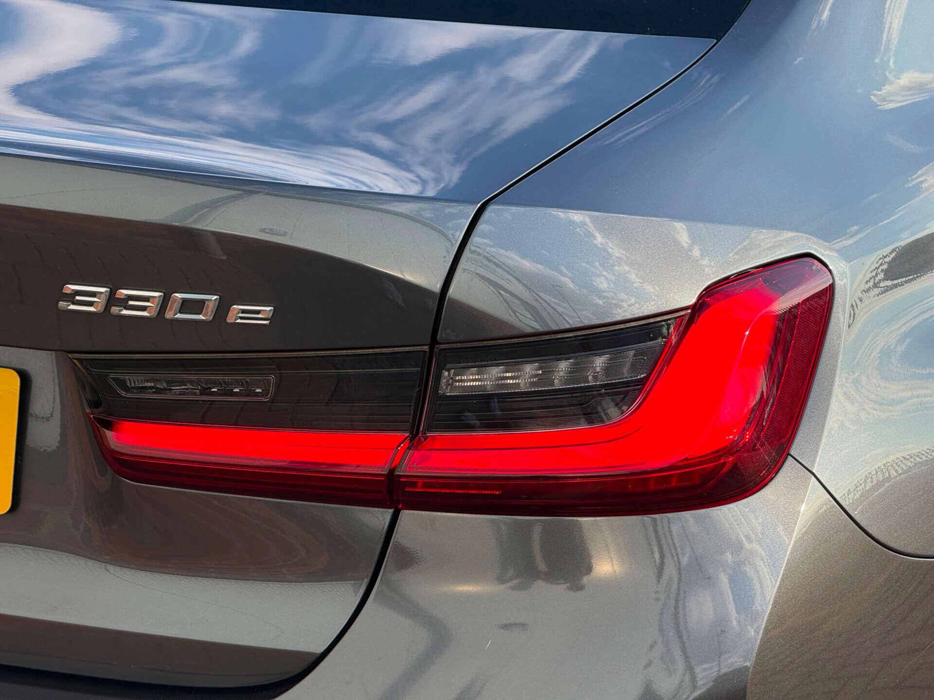 BMW 3 Series view 24