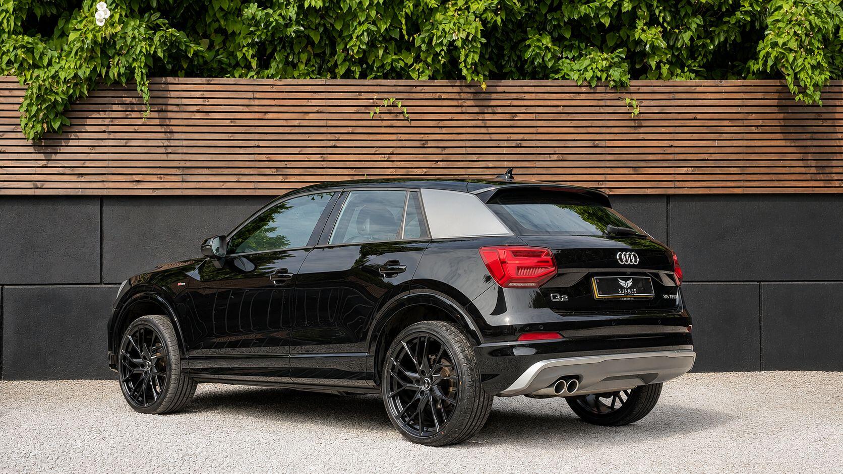 Audi Q2 view 8