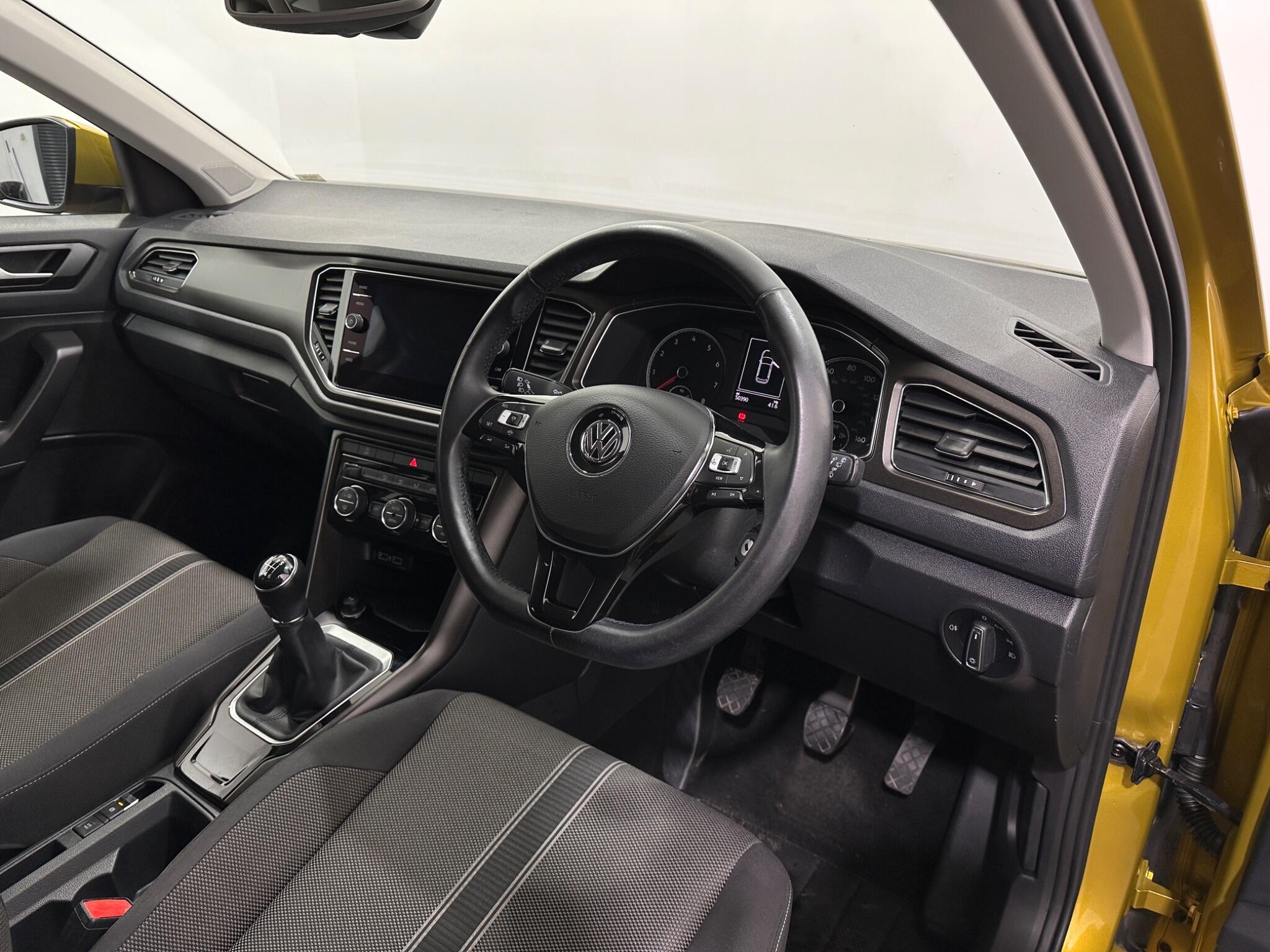 Volkswagen T-Roc view 10