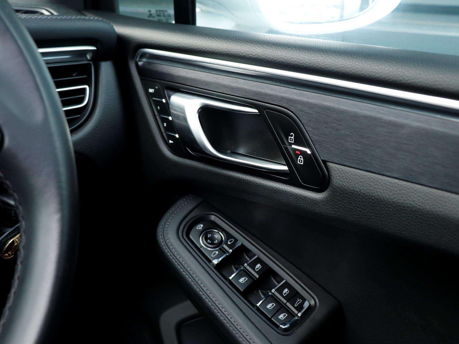 Porsche Macan view 23