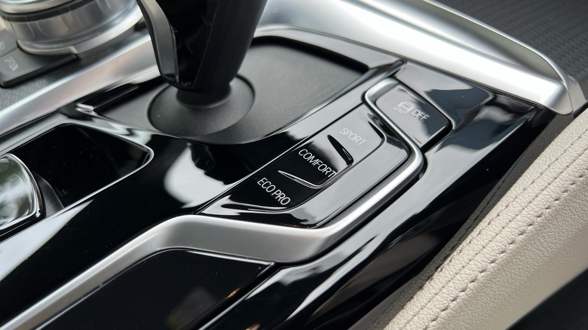 BMW 5 Series view 19