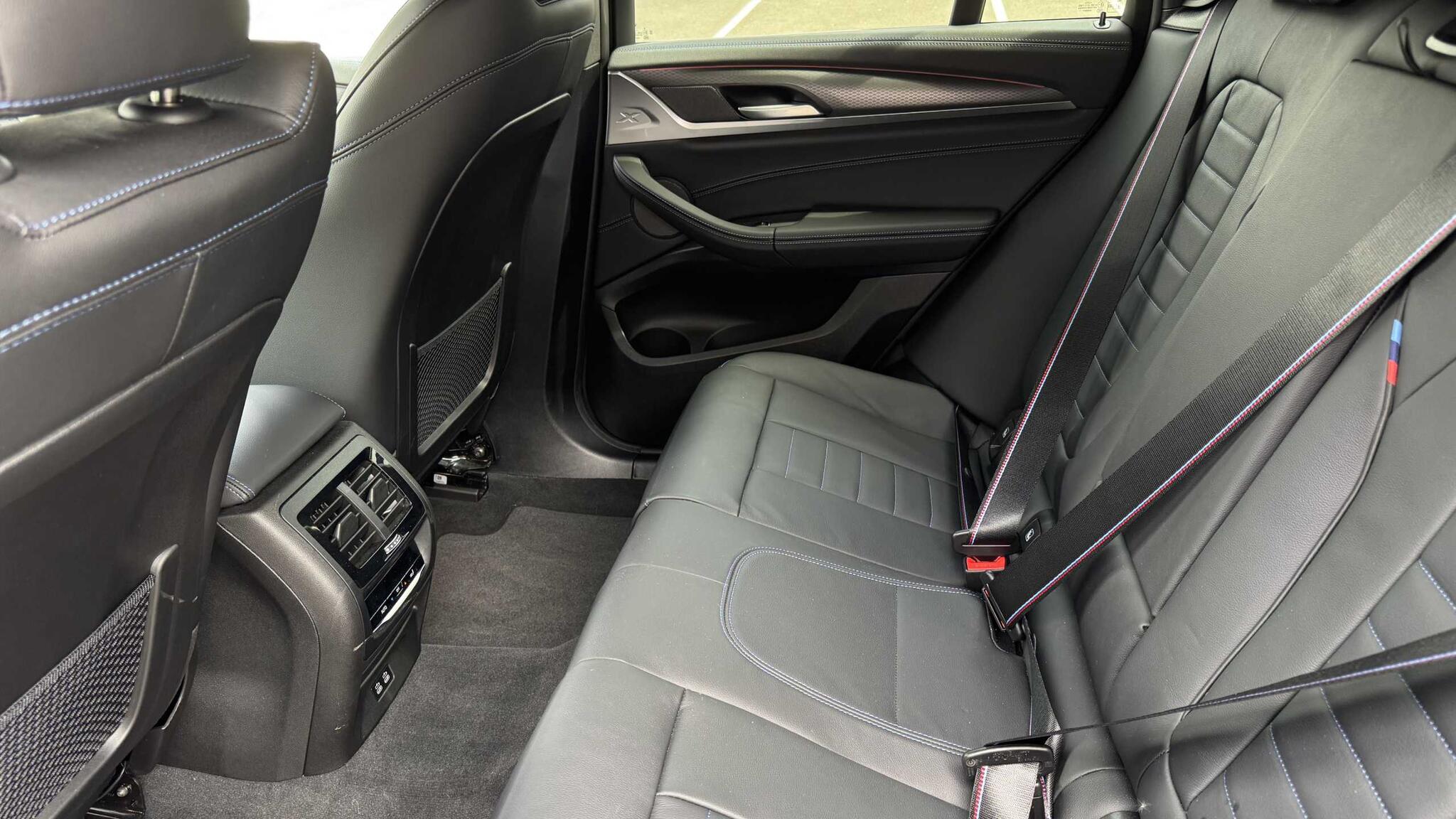 BMW X4 view 8