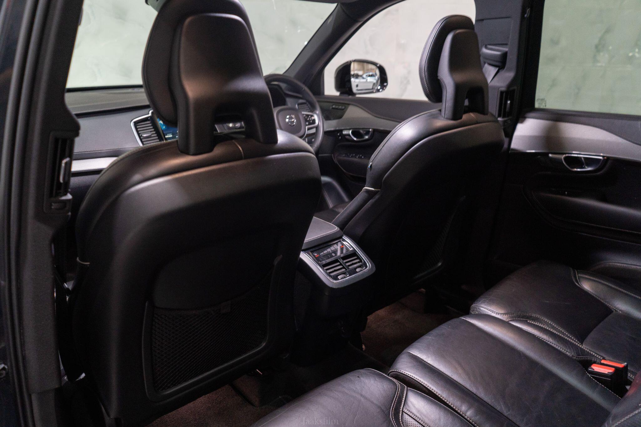Volvo XC90 view 39