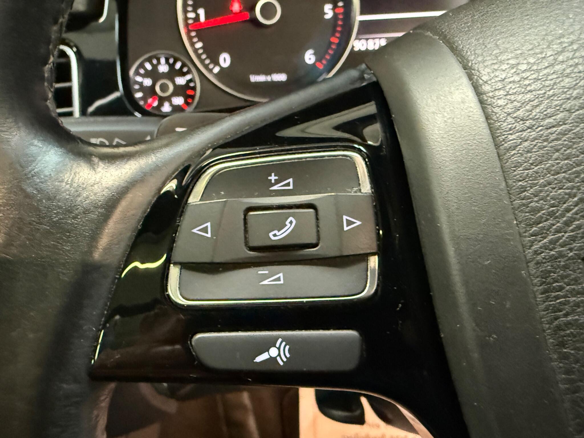 Volkswagen Touareg view 32