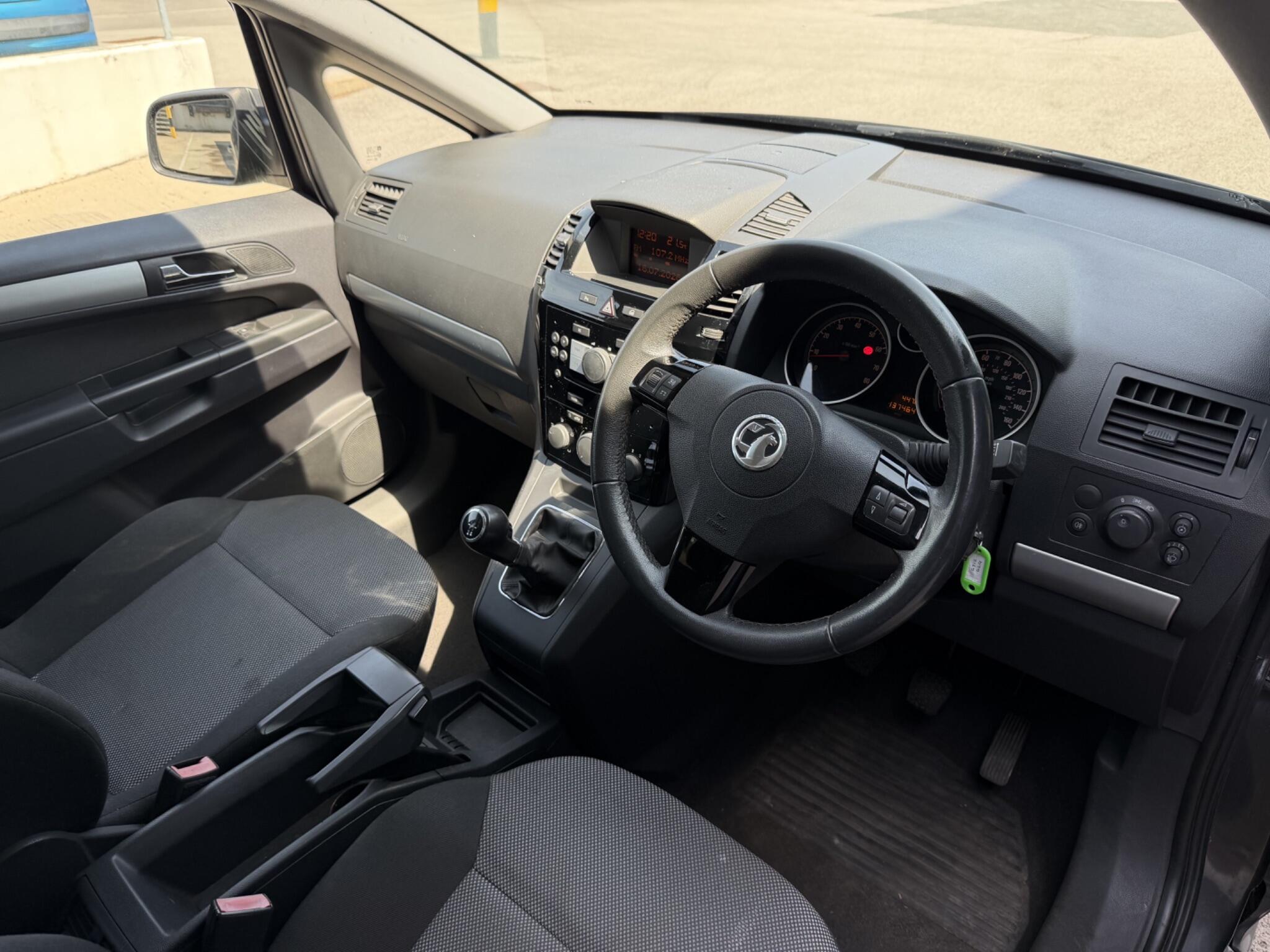 Vauxhall Zafira view 9