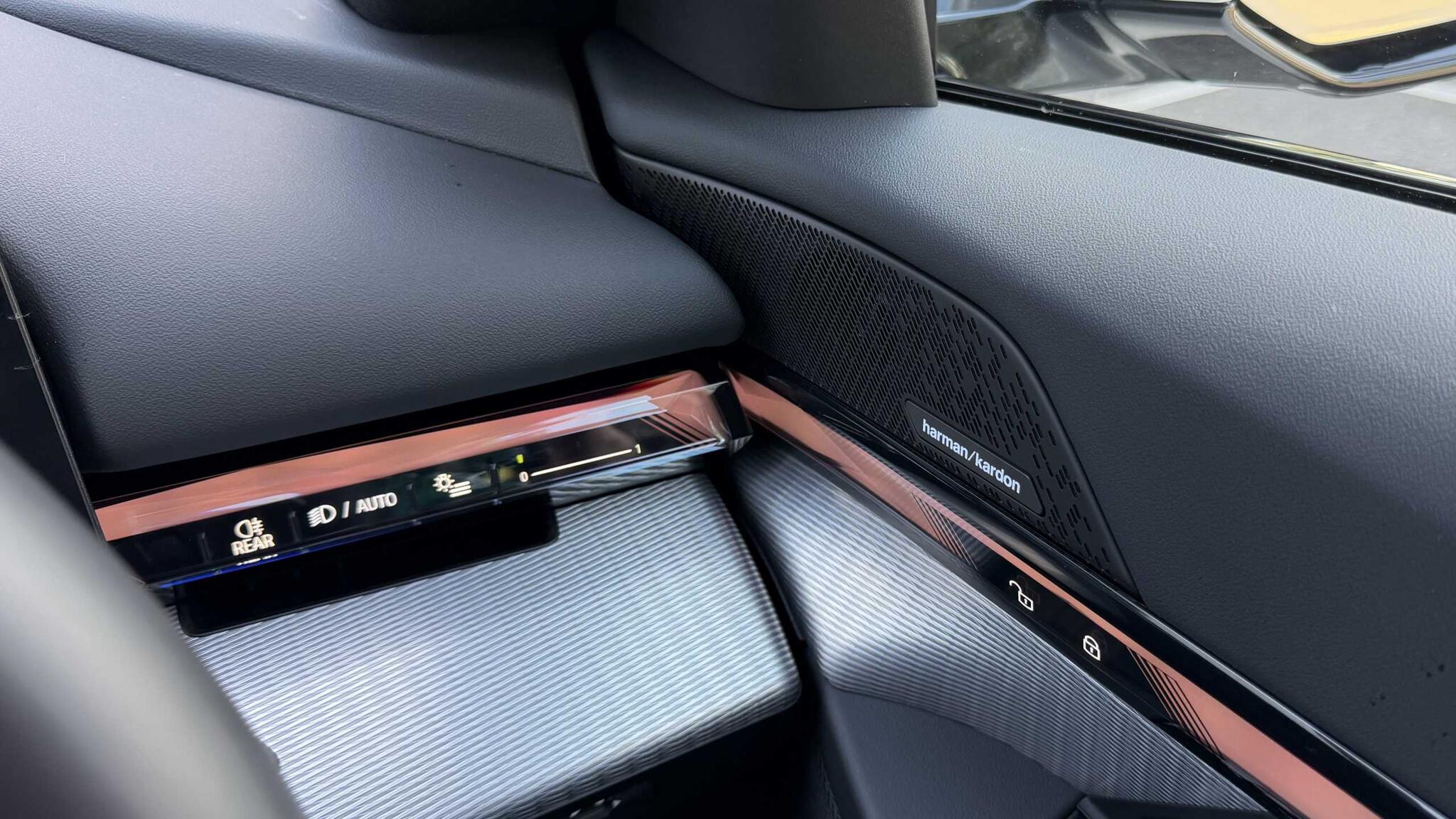 BMW i5 view 29