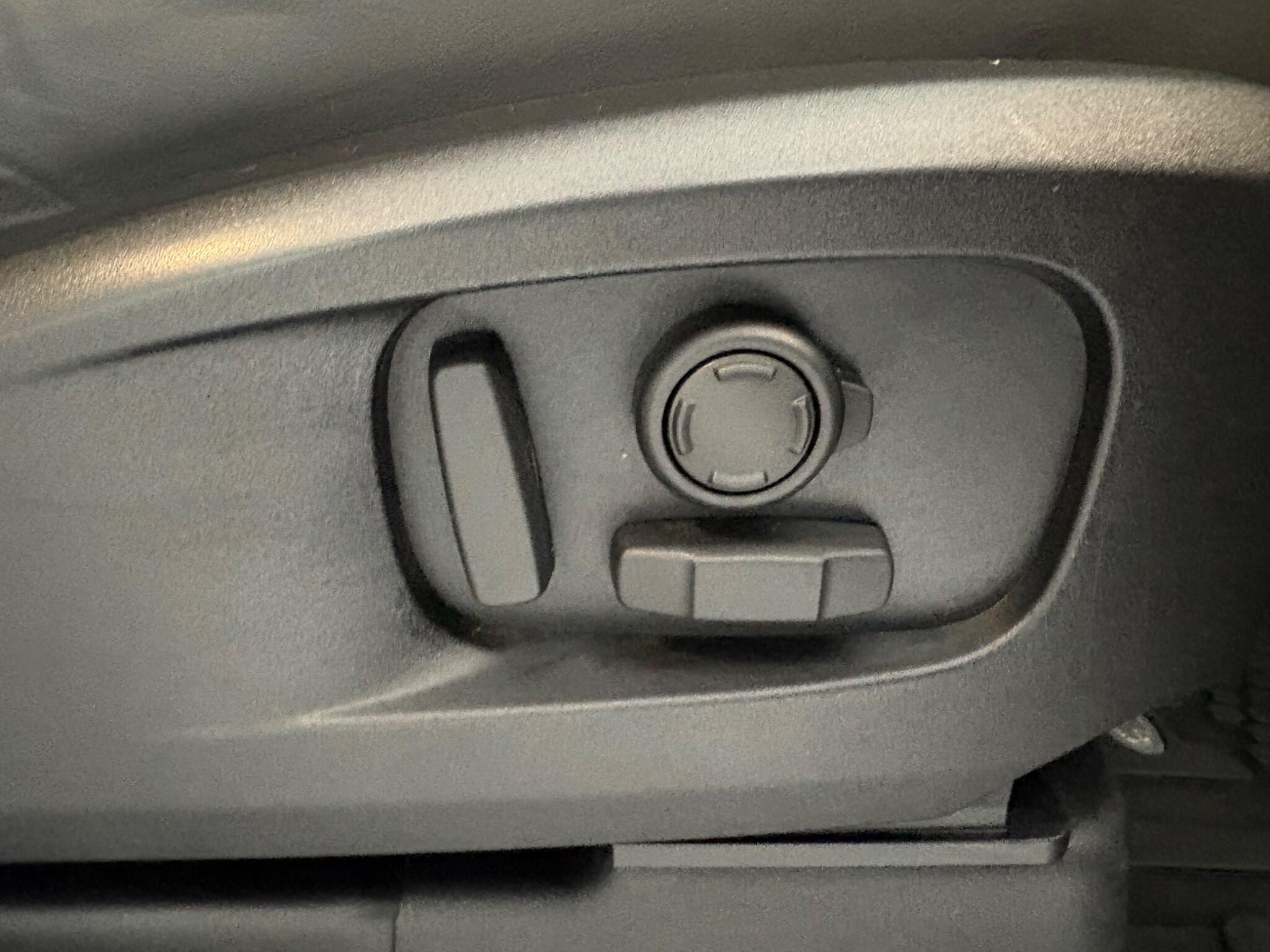 Land Rover Defender view 13