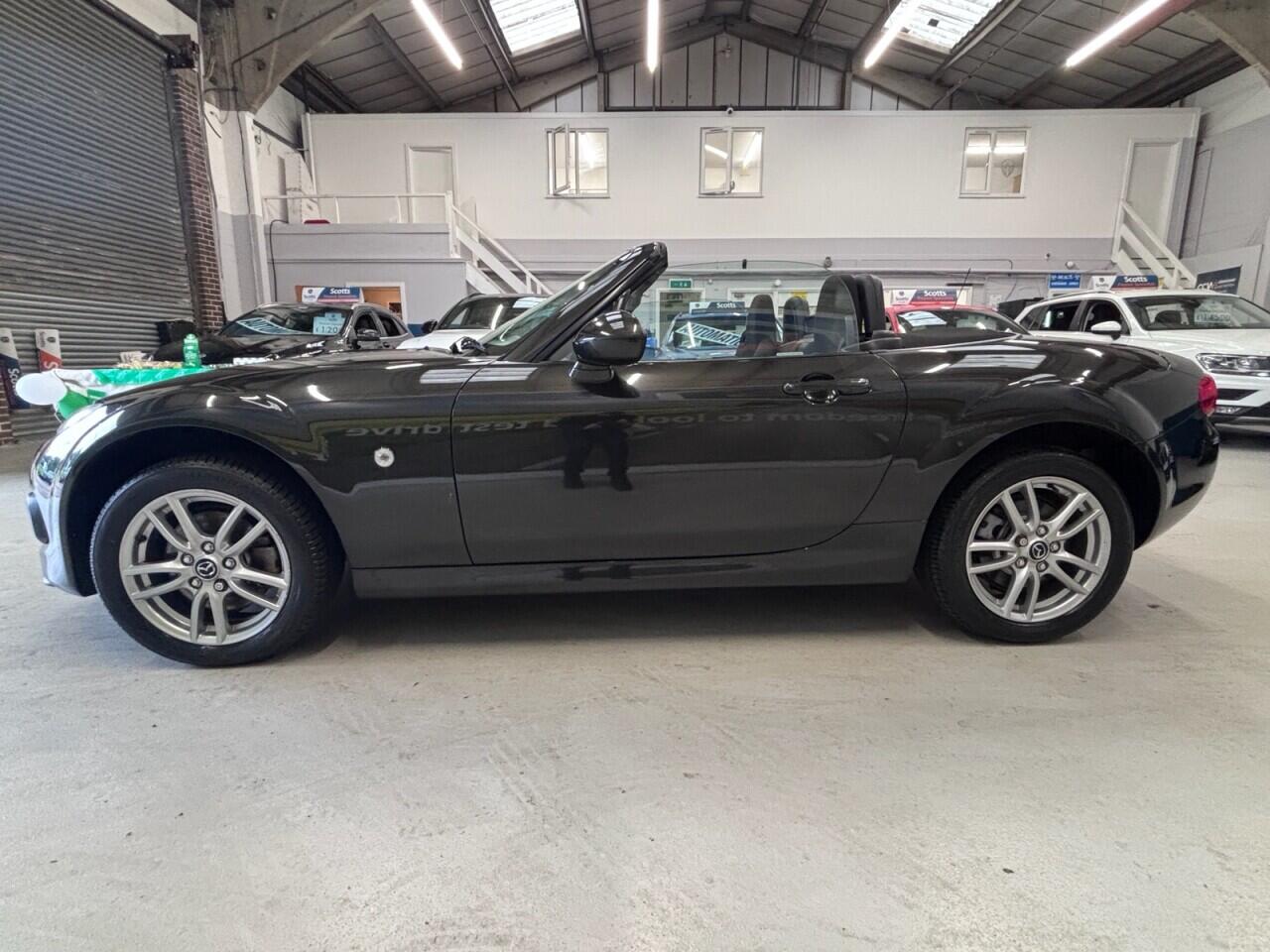 Mazda MX-5 view 8