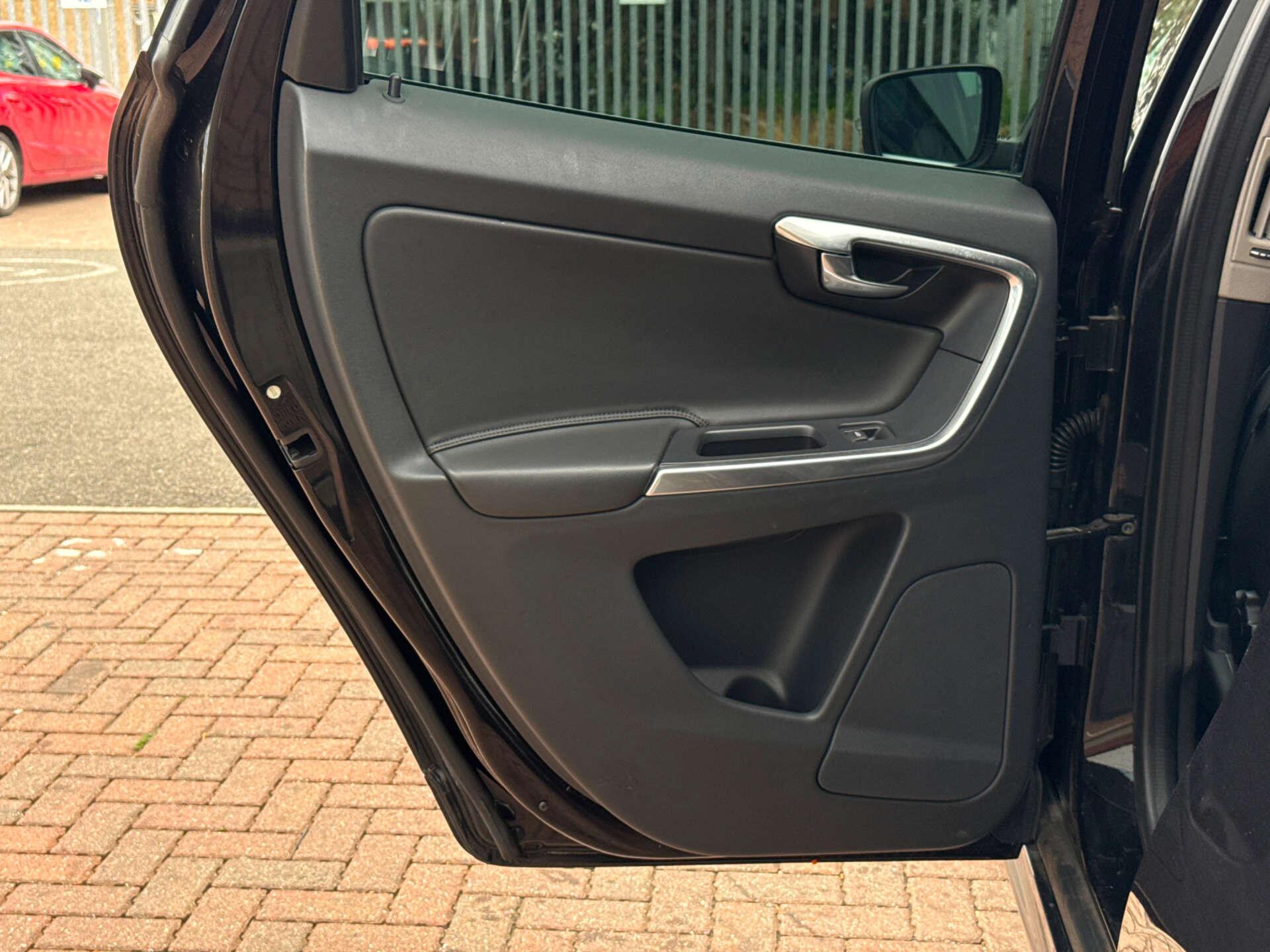 Volvo XC60 view 31