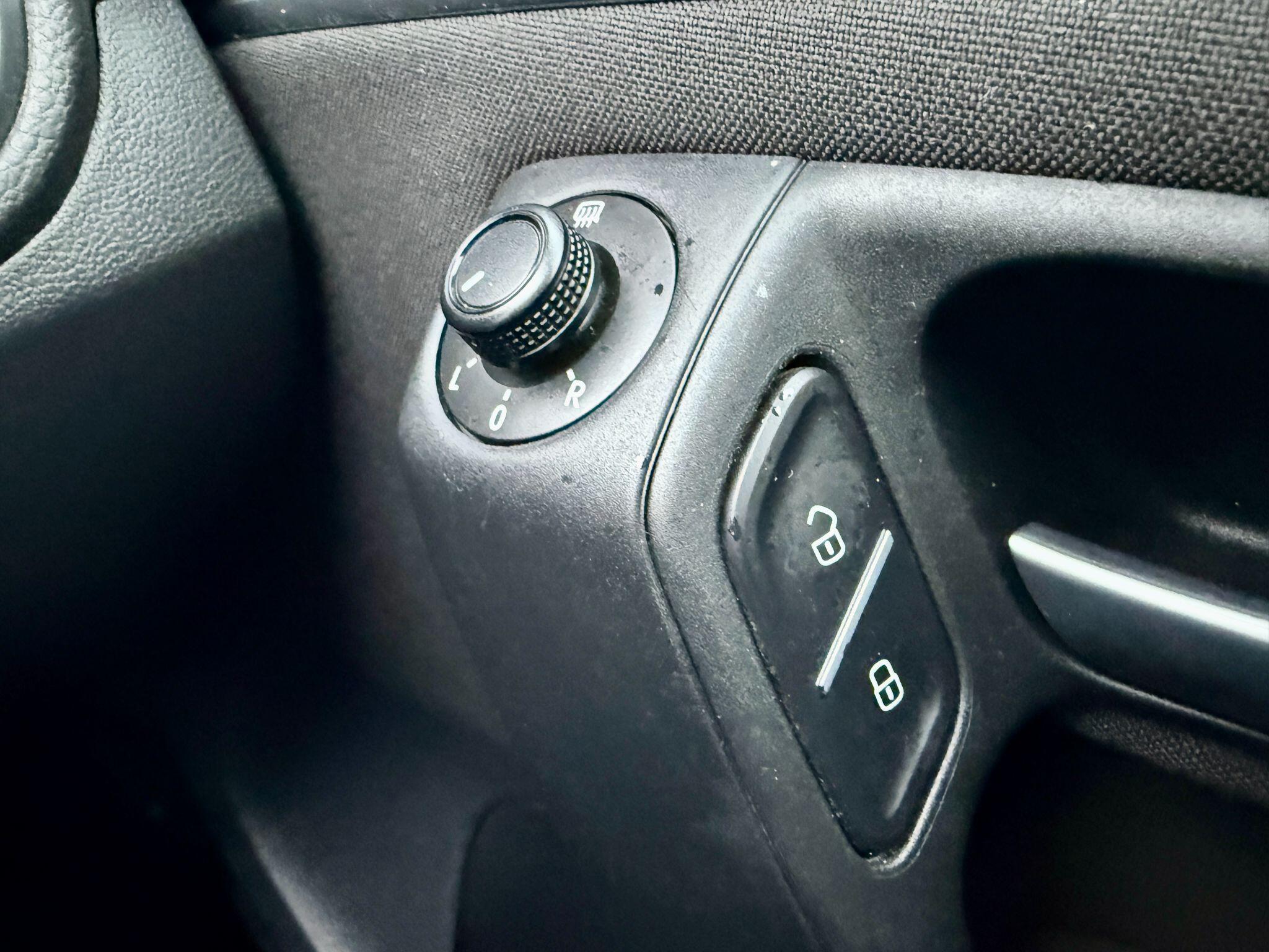 2015 Volkswagen Polo image 30