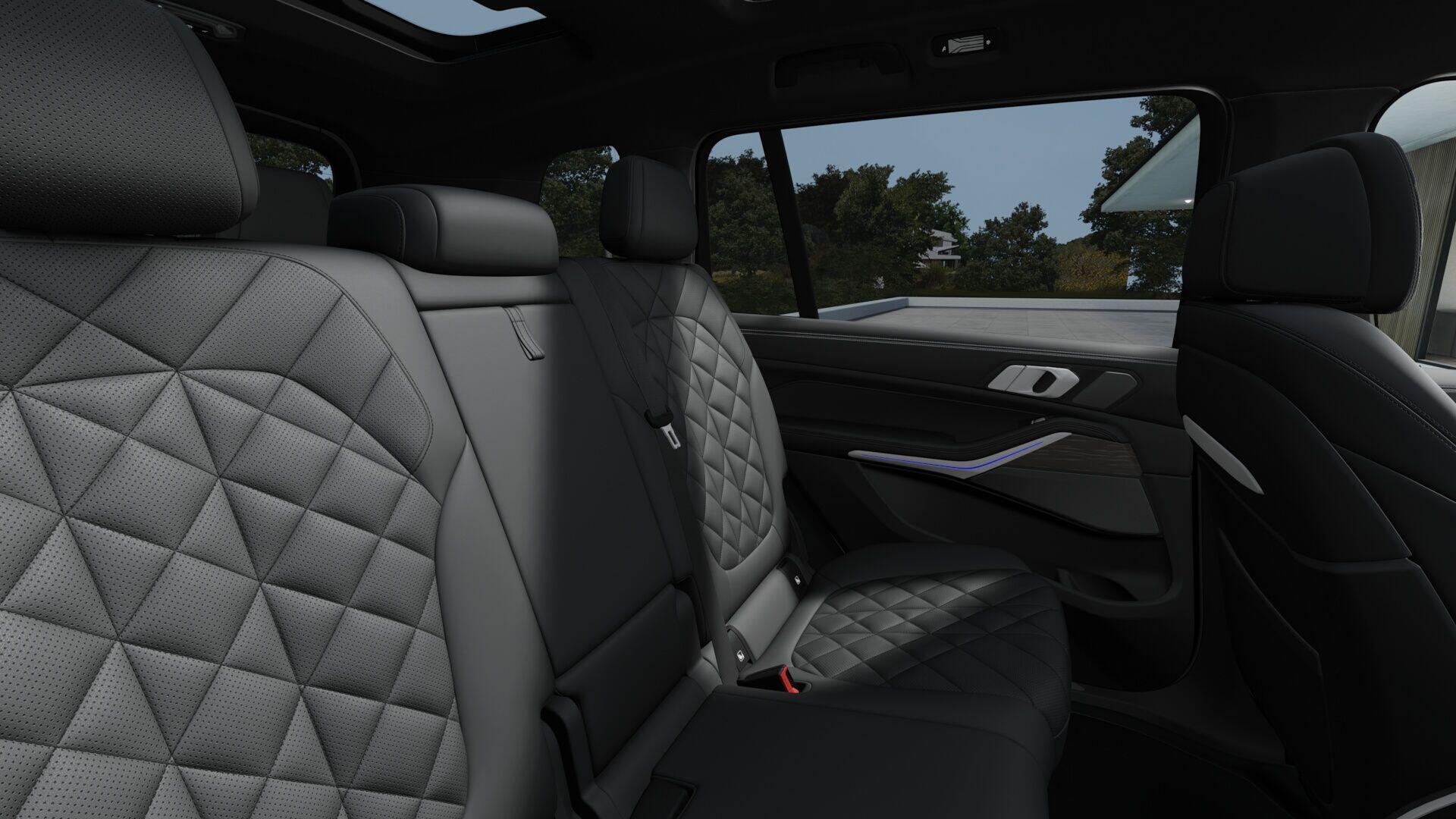 BMW X7 view 12
