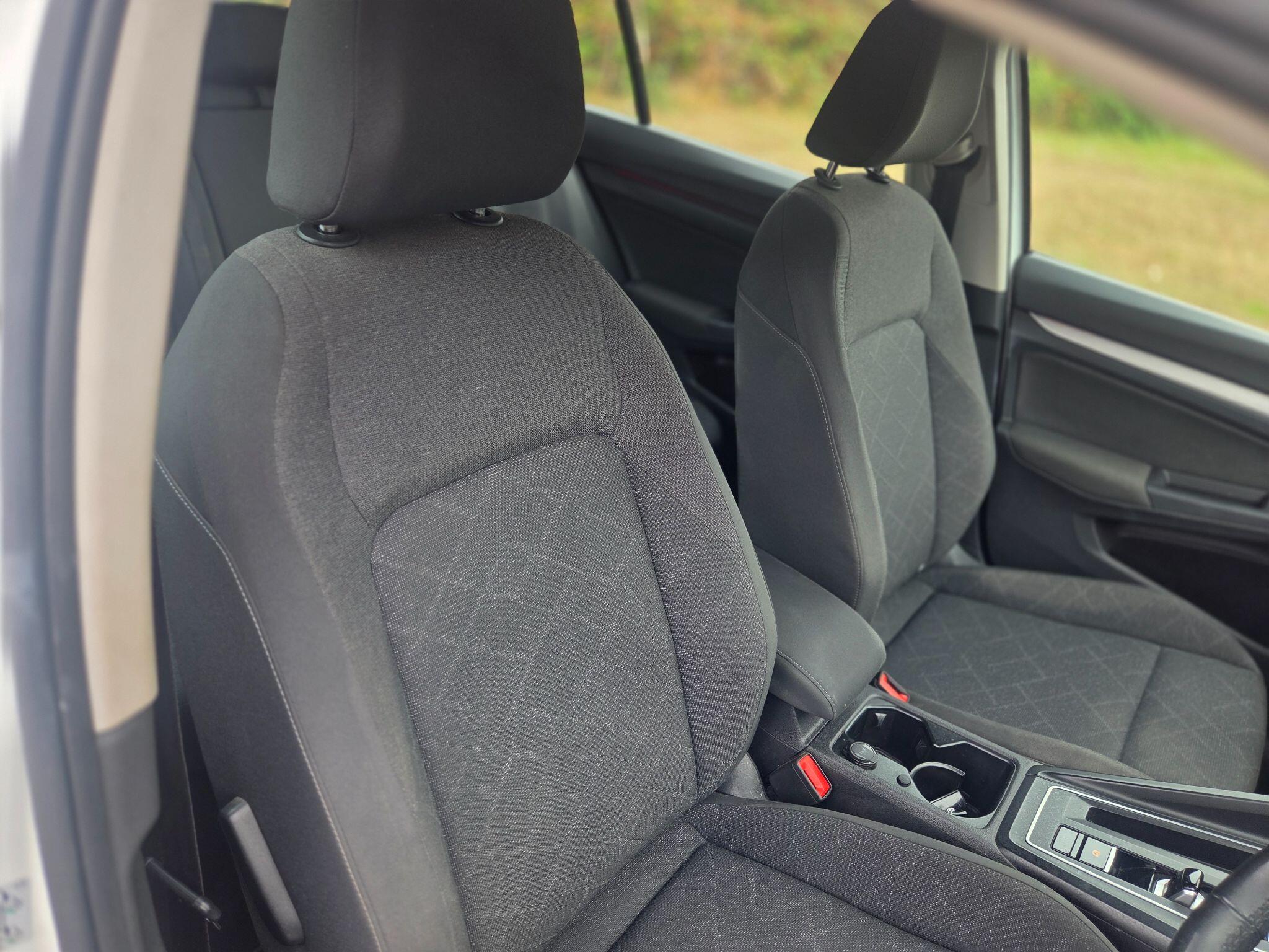 Volkswagen Golf view 17