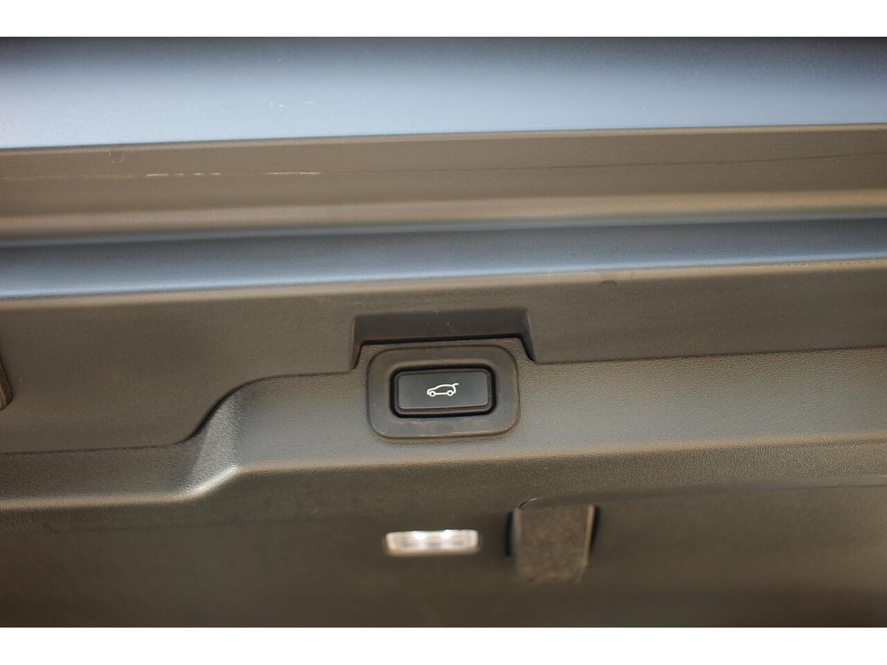 Land Rover Discovery view 76