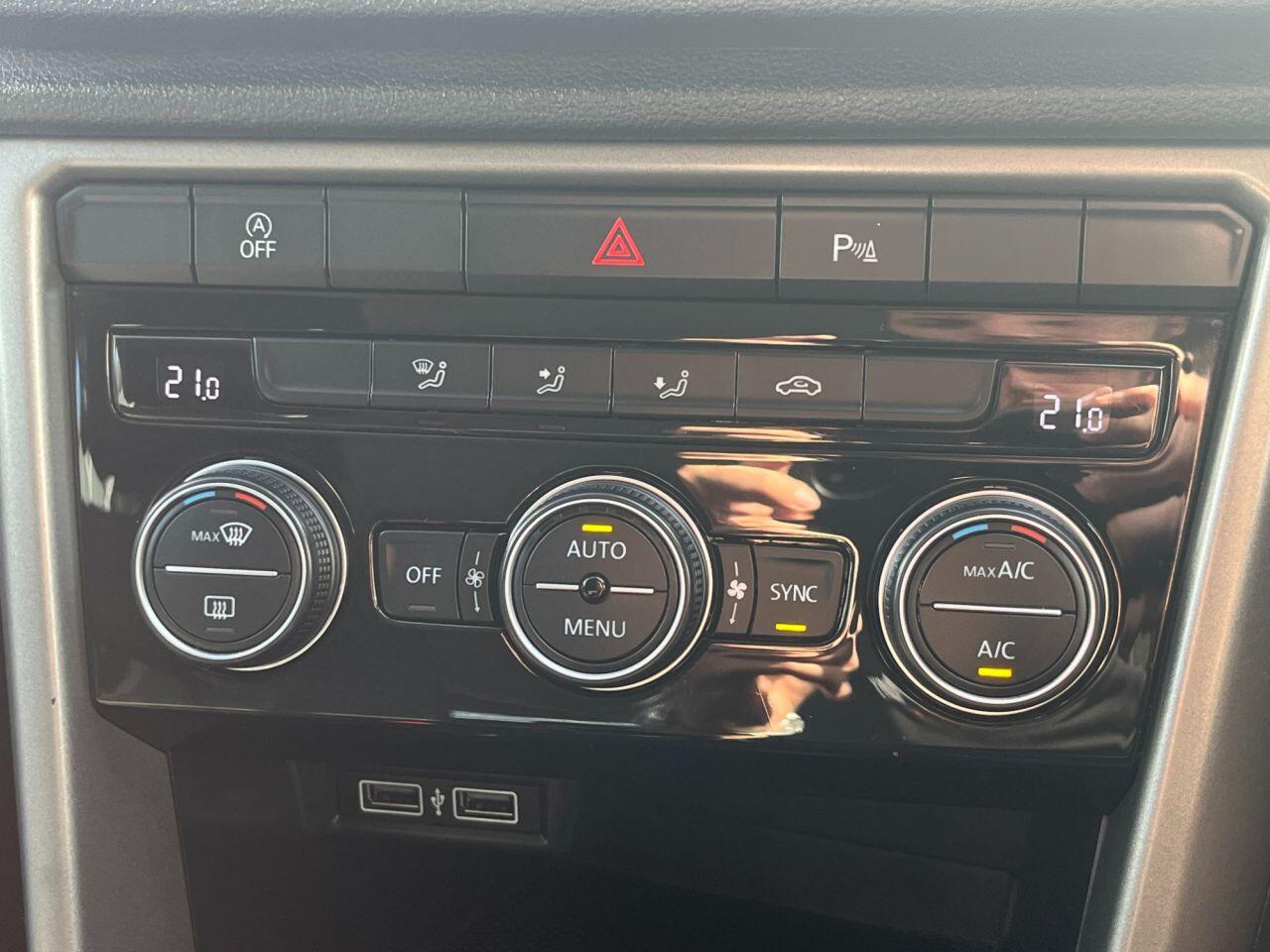 Volkswagen T-Roc view 21