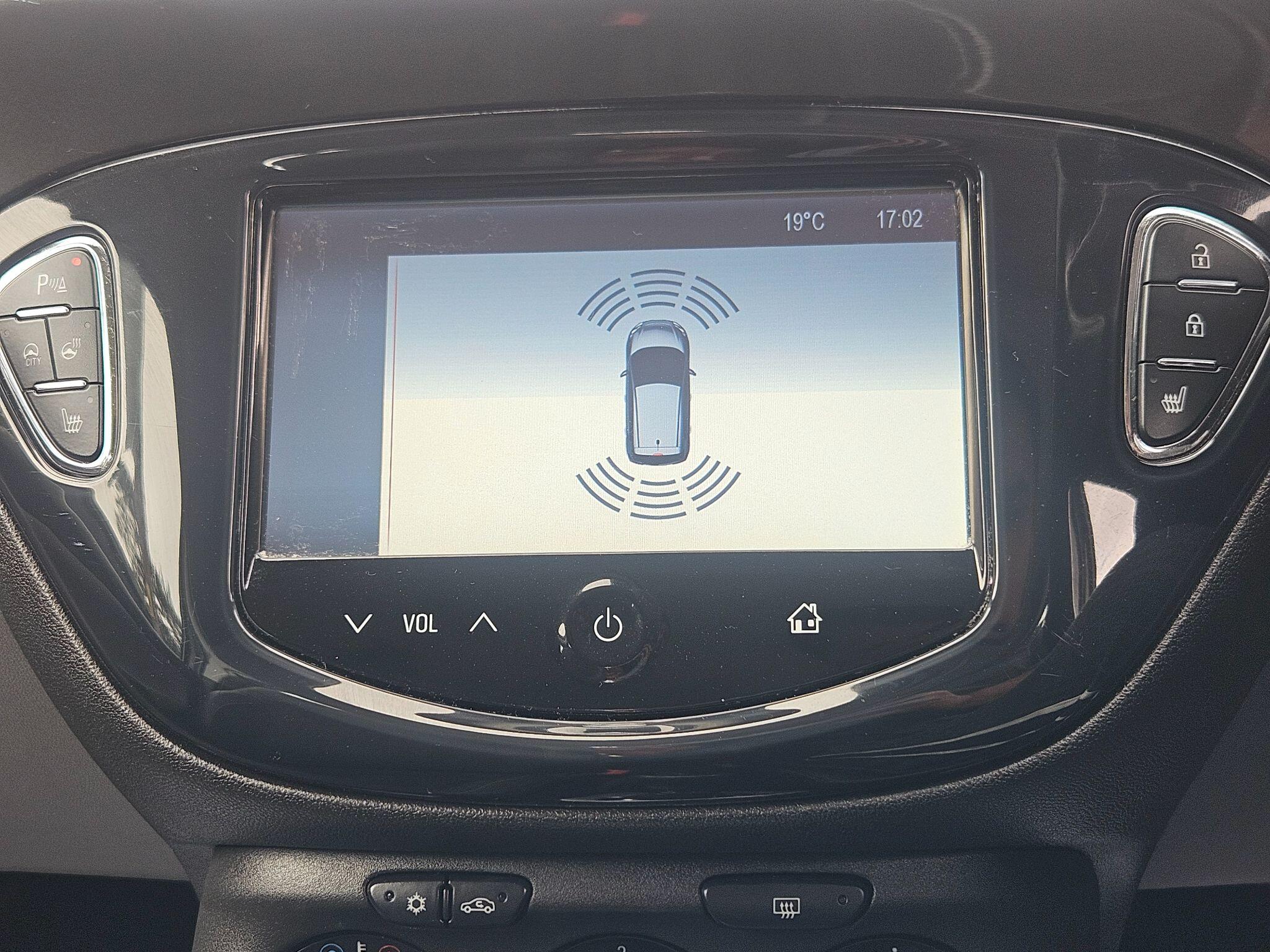 2015 Vauxhall Corsa image 25