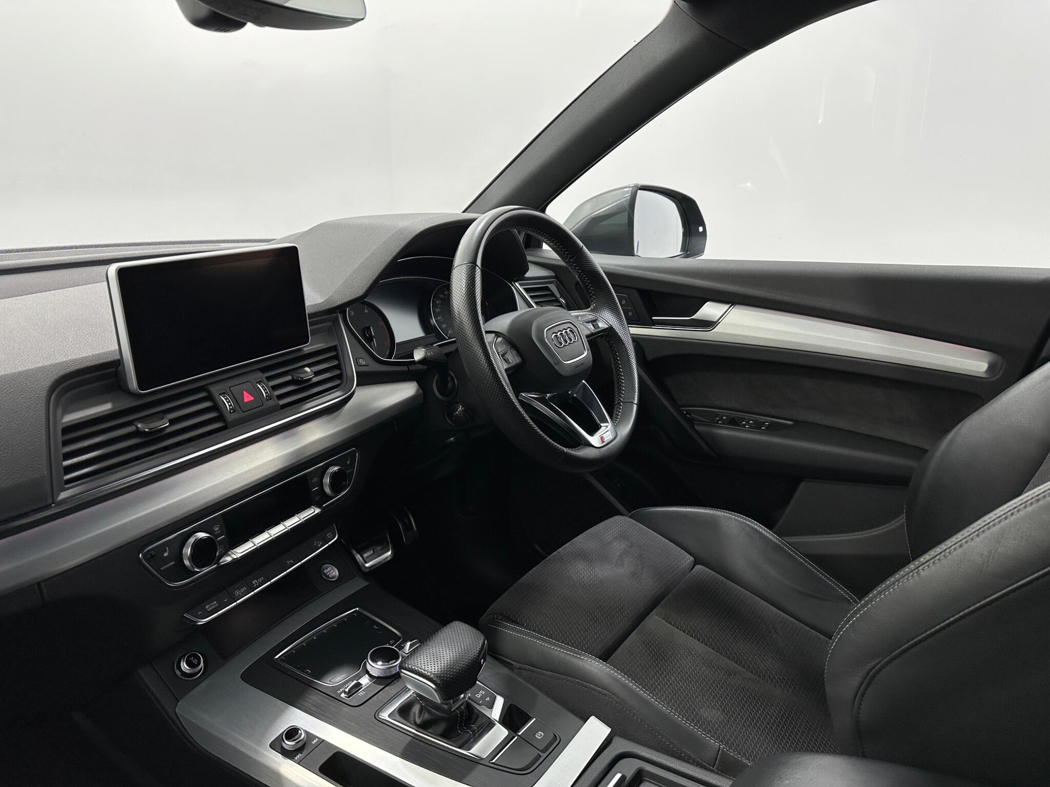 Audi Q5 view 32