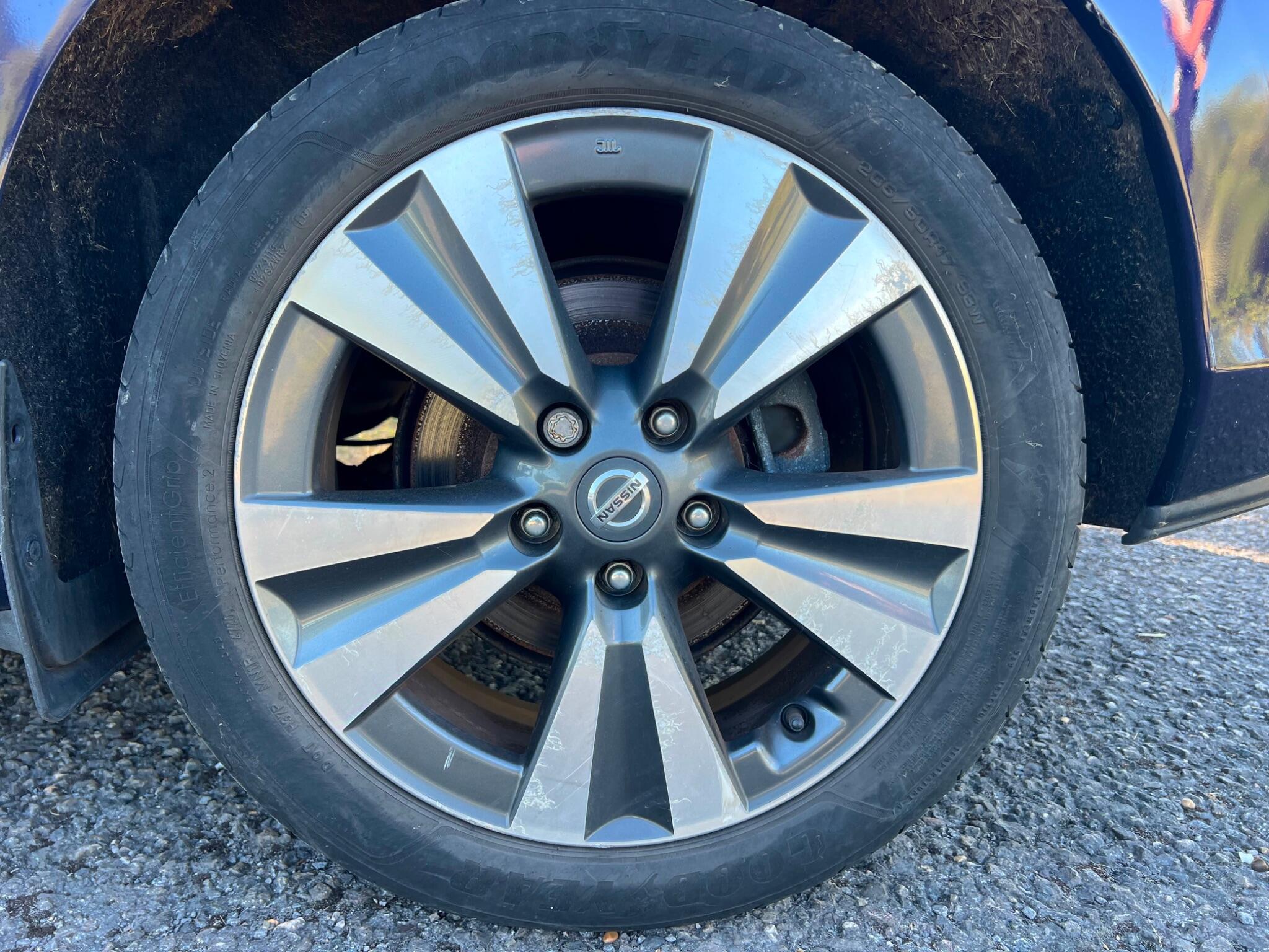 Nissan Pulsar view 25