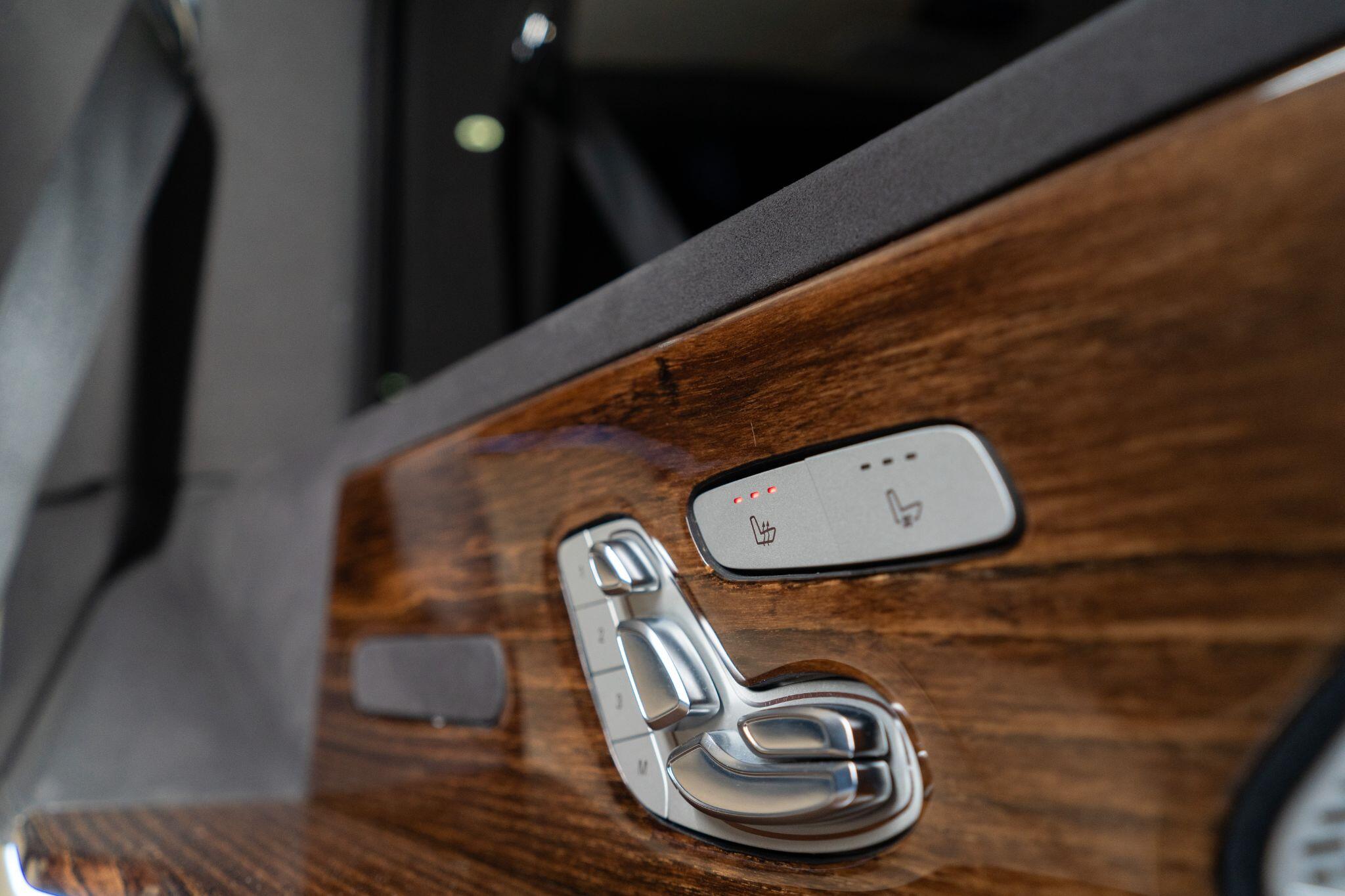 Mercedes-Benz V-Class view 22