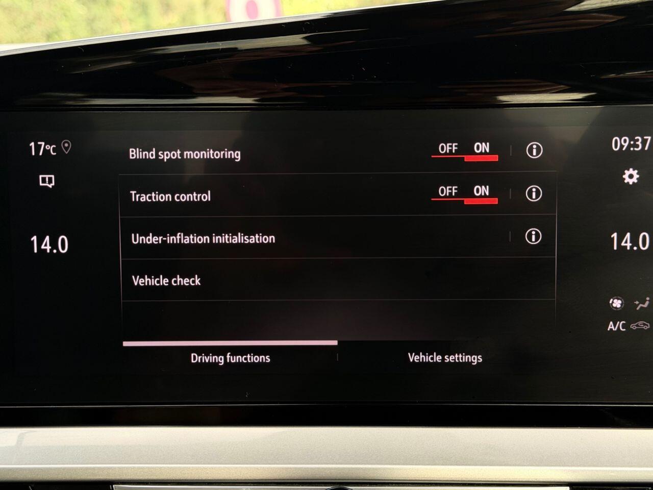 Vauxhall Mokka Electric view 52