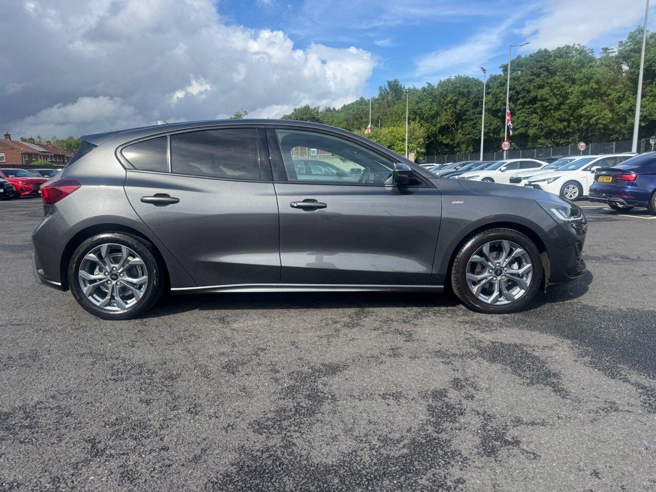 Ford Focus view 10