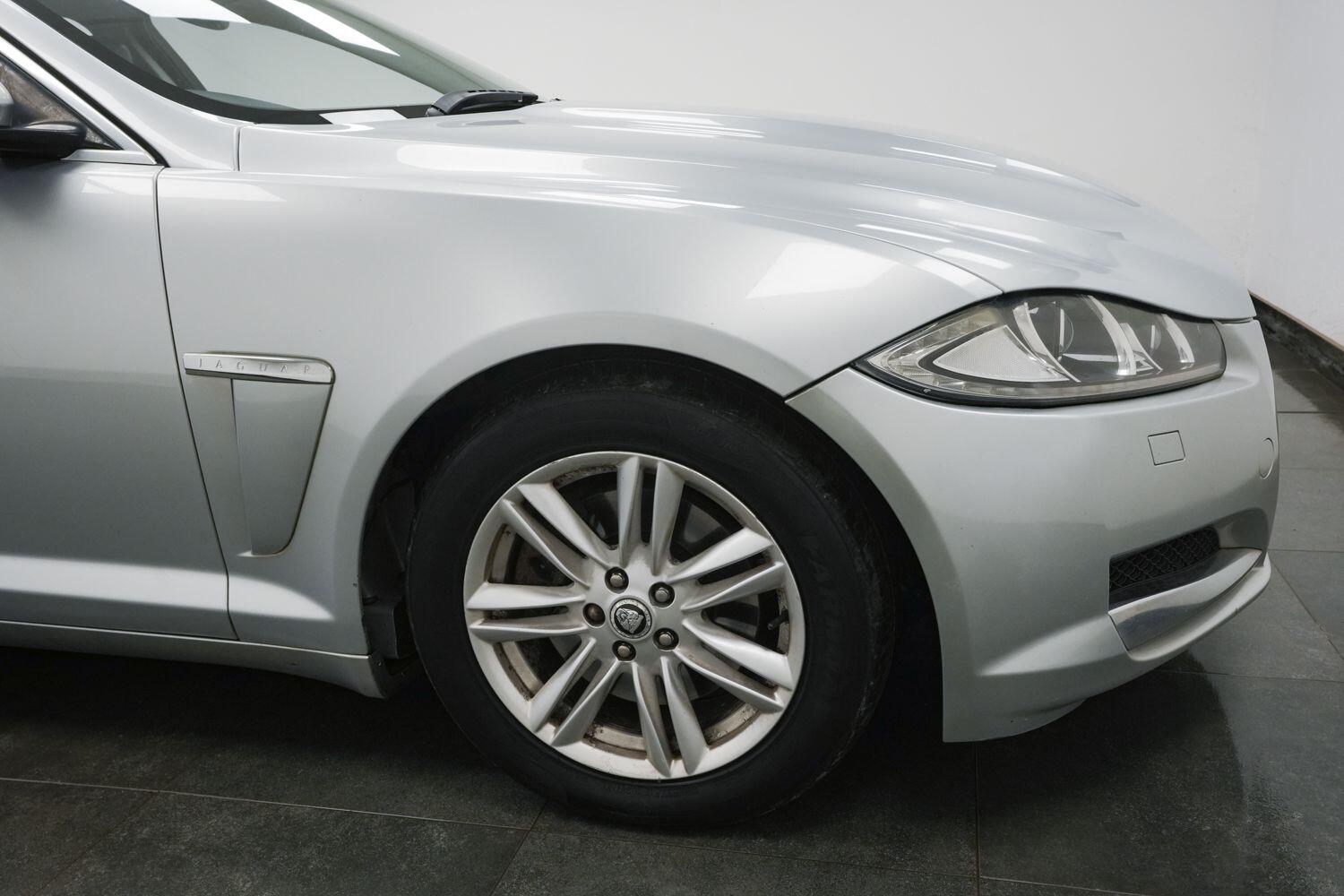Jaguar XF view 4