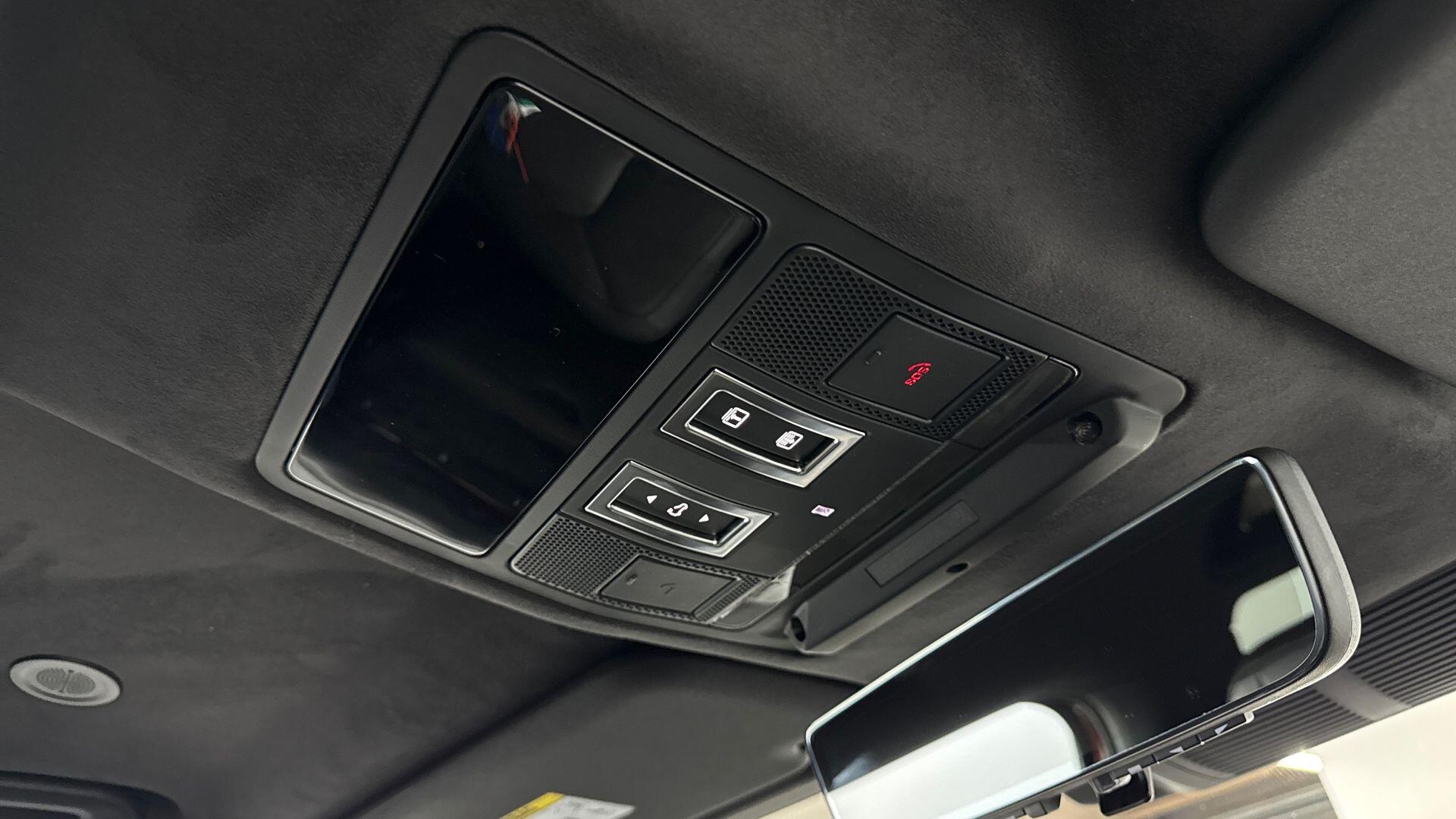 Land Rover Defender view 23