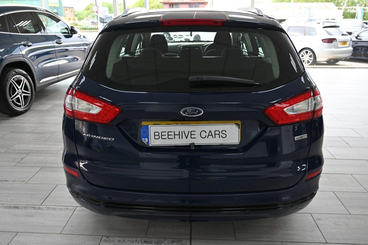 Ford Mondeo view 11