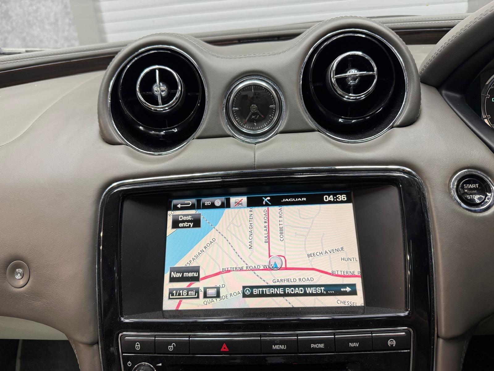 Jaguar XJ view 13