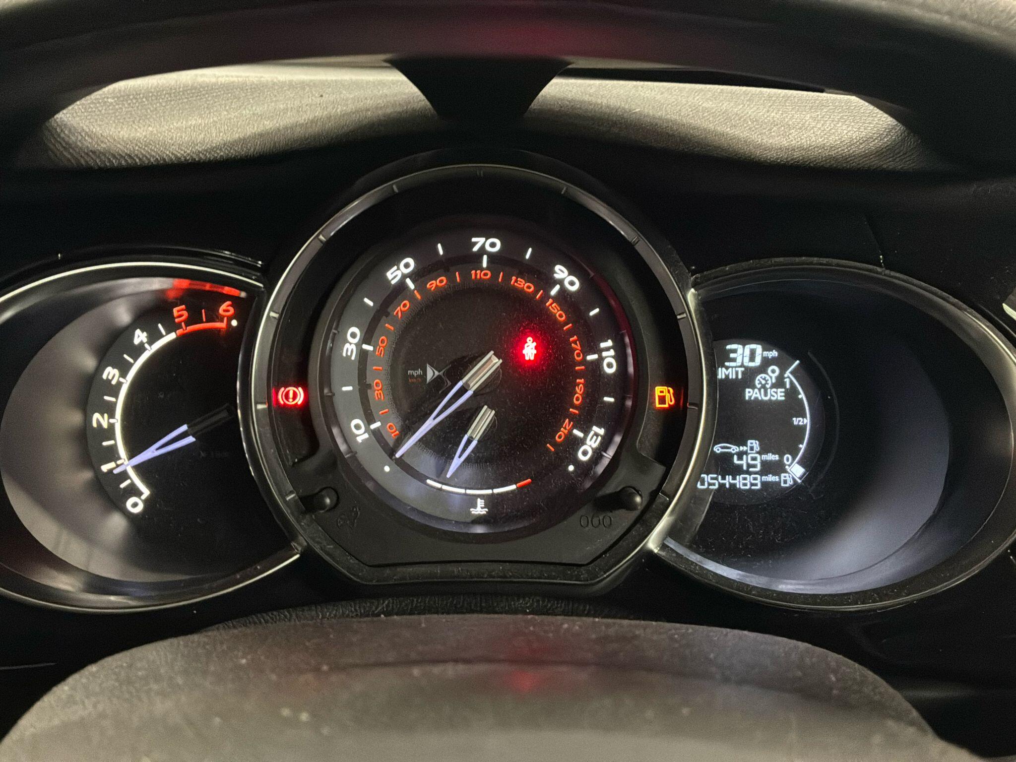 DS Automobiles DS 3 view 13