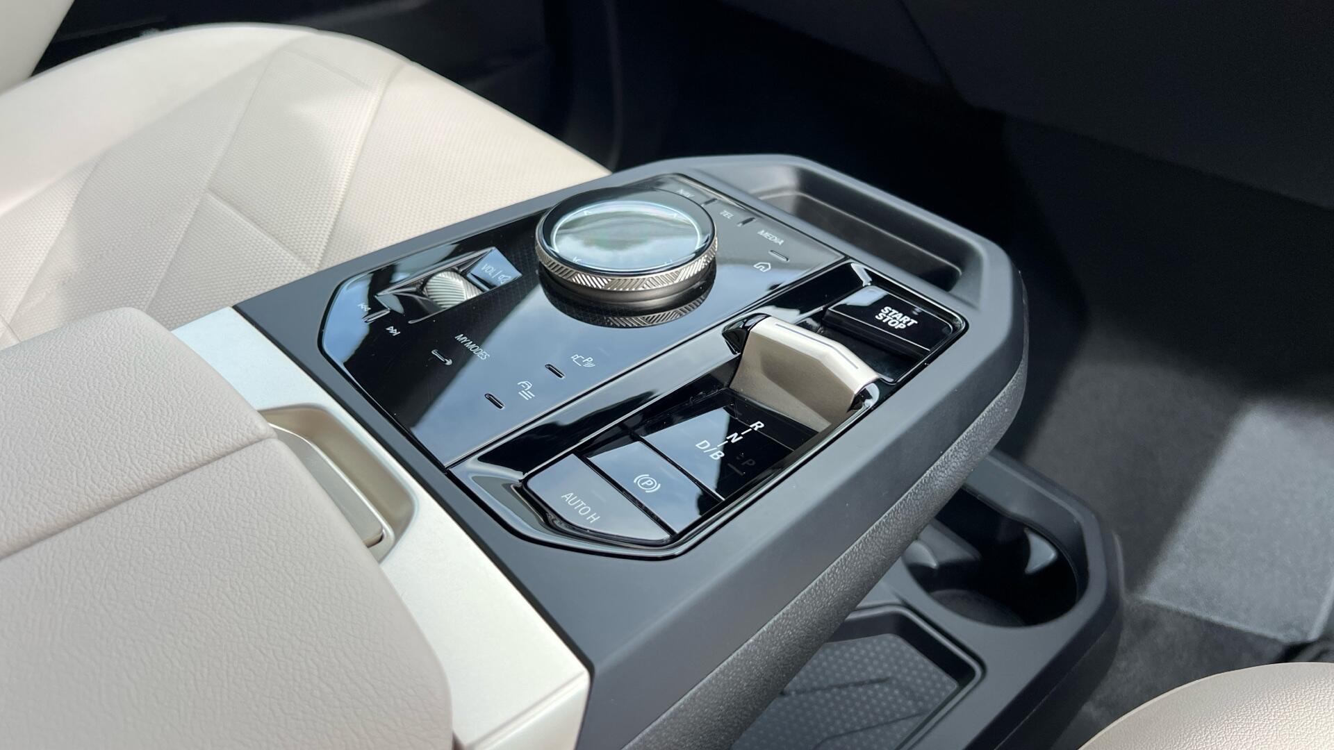 BMW Ix view 10