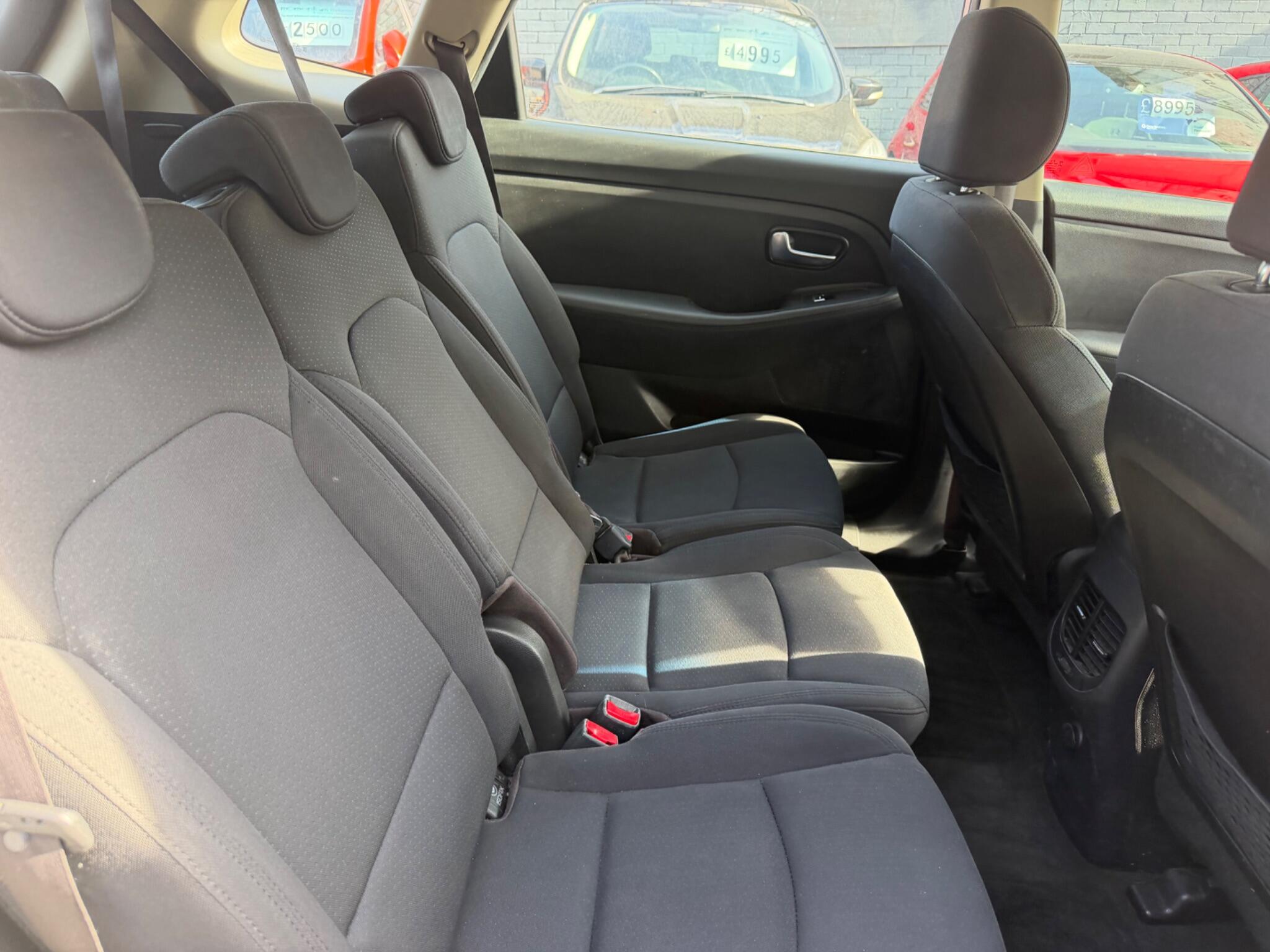 Kia Carens view 19