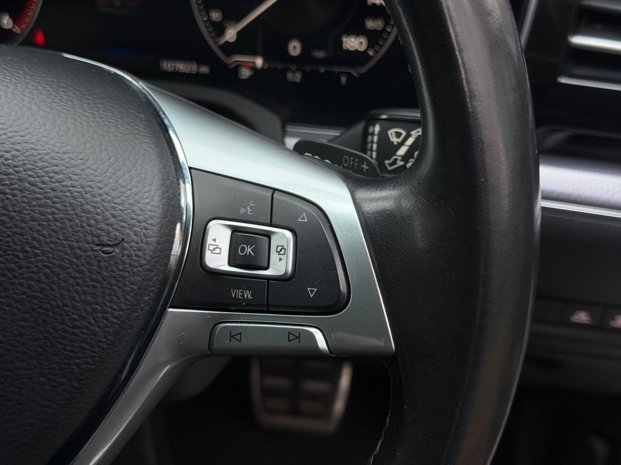 Volkswagen Touareg view 28