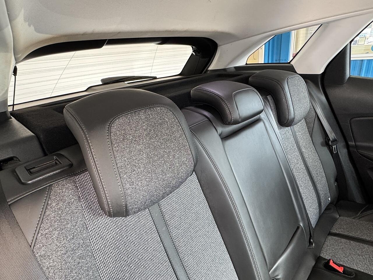 Peugeot 3008 view 13