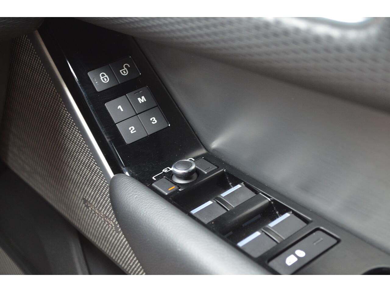 Land Rover Range Rover Velar view 27