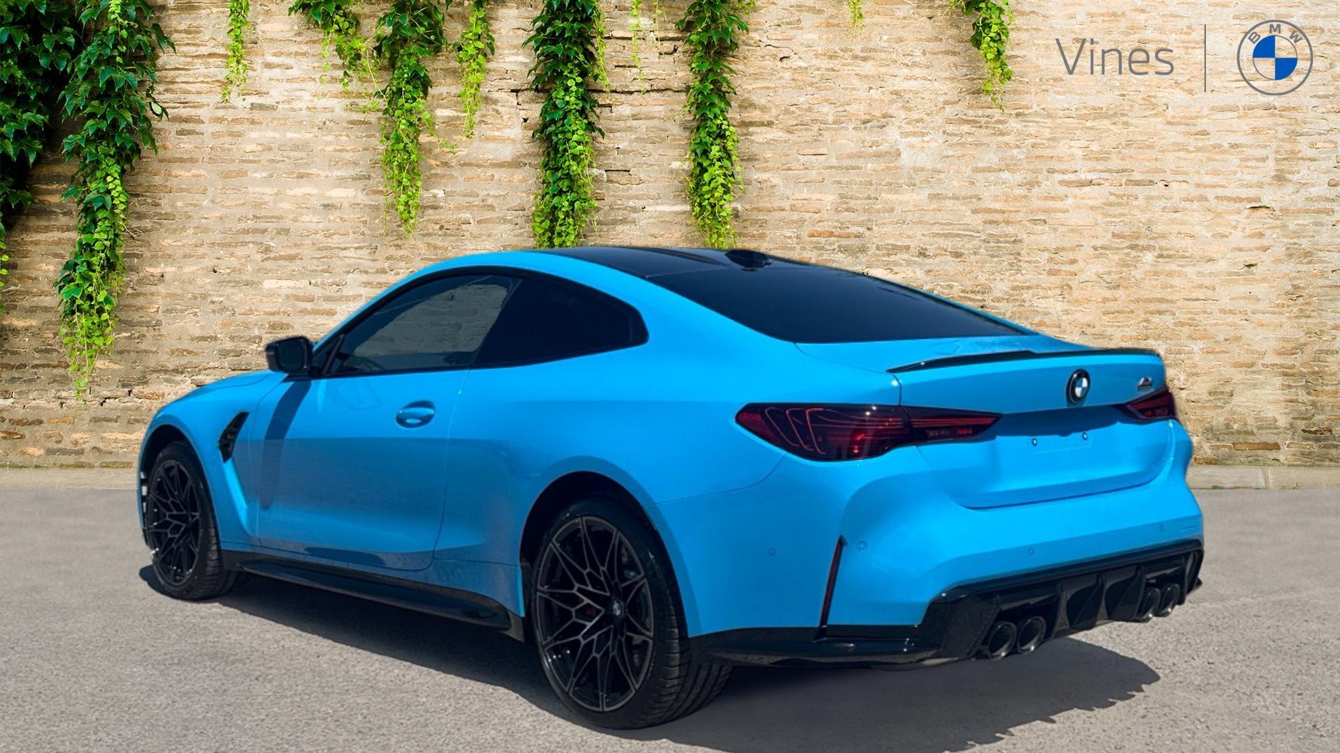 BMW M4 view 3