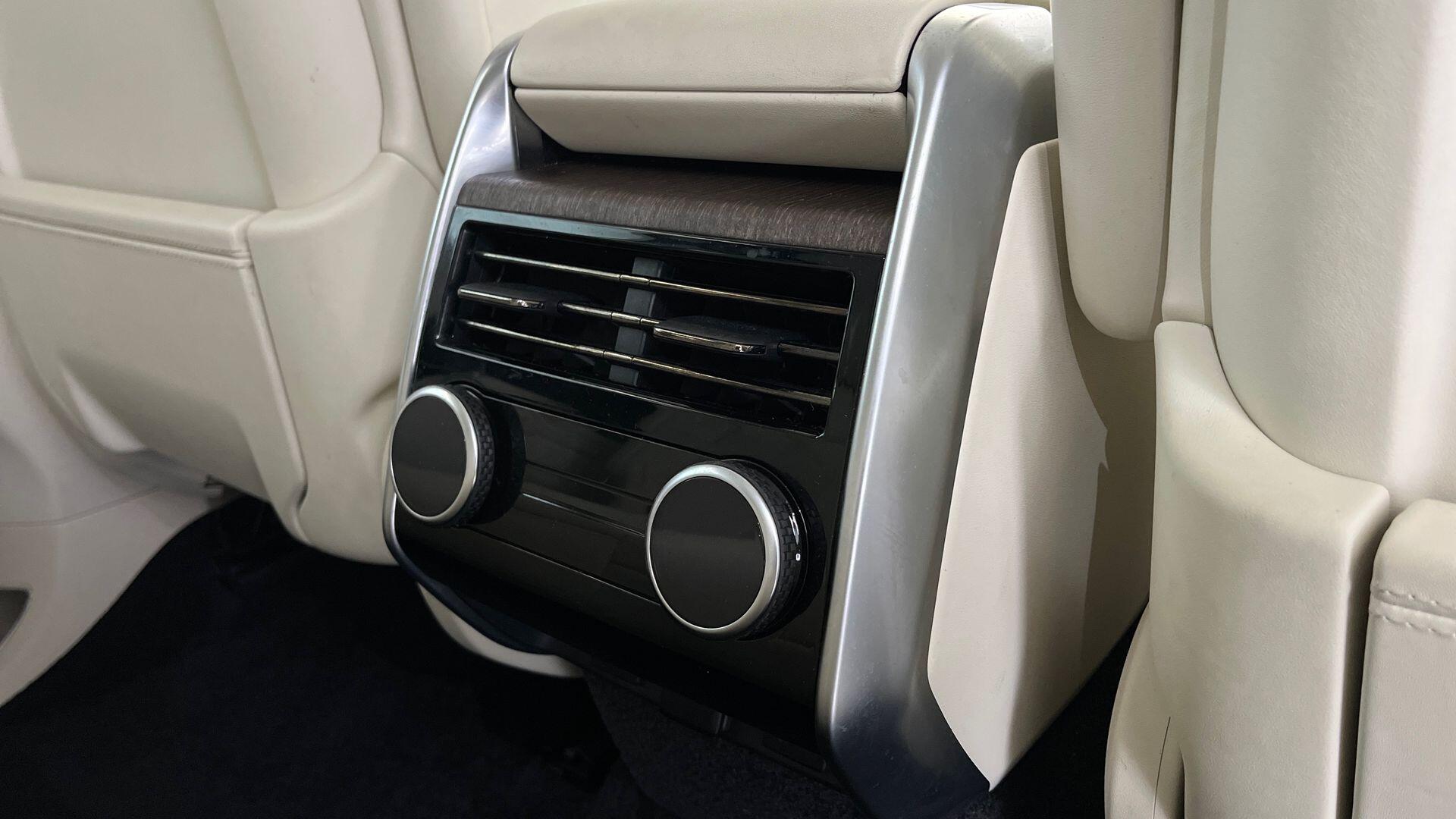 Land Rover Range Rover view 18
