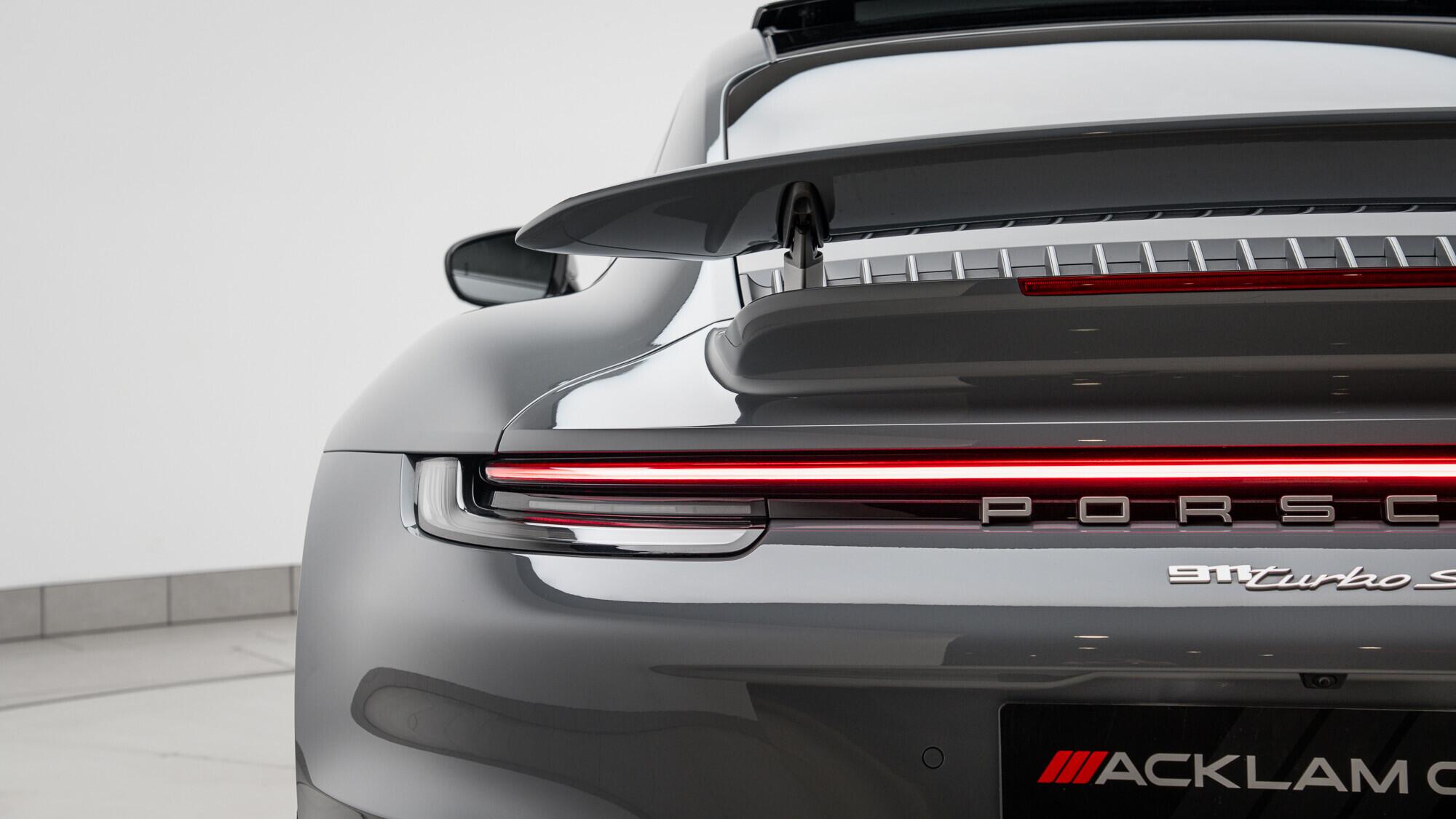 Porsche 911 view 43