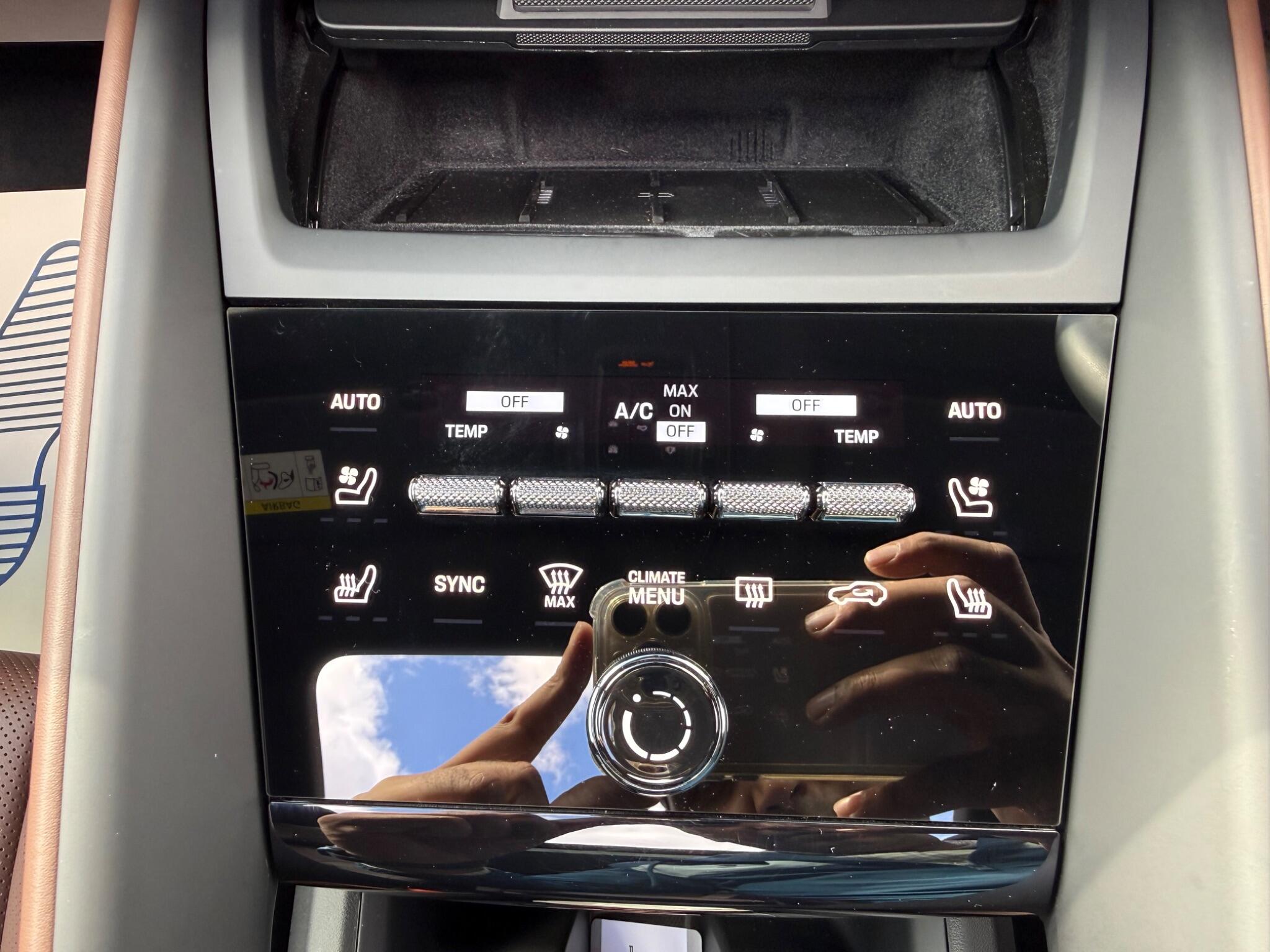 Porsche Macan view 28