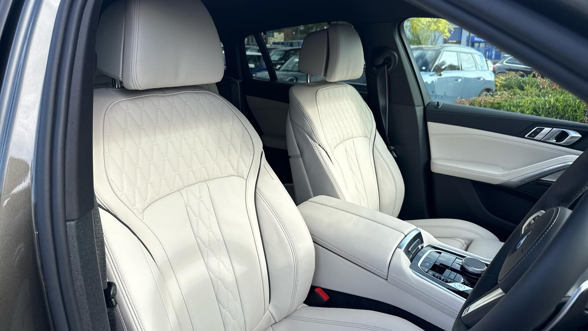 BMW X6 view 15