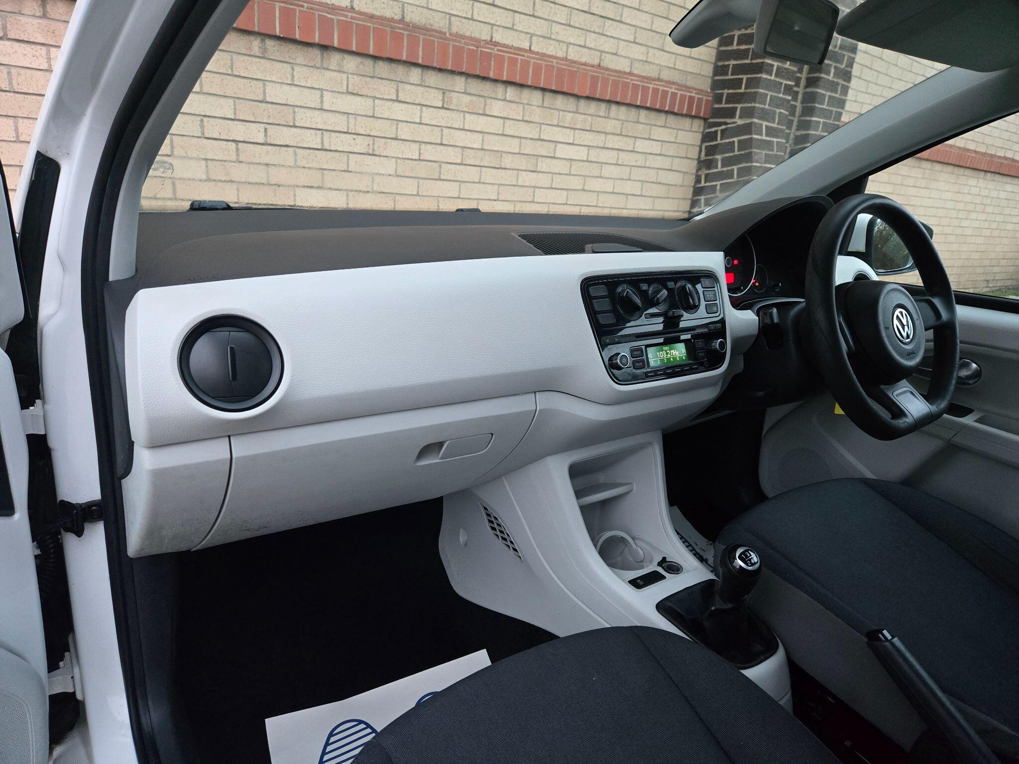 2012 Volkswagen up! image 8