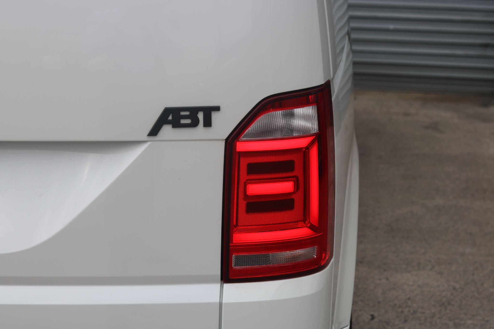 Volkswagen Transporter view 12