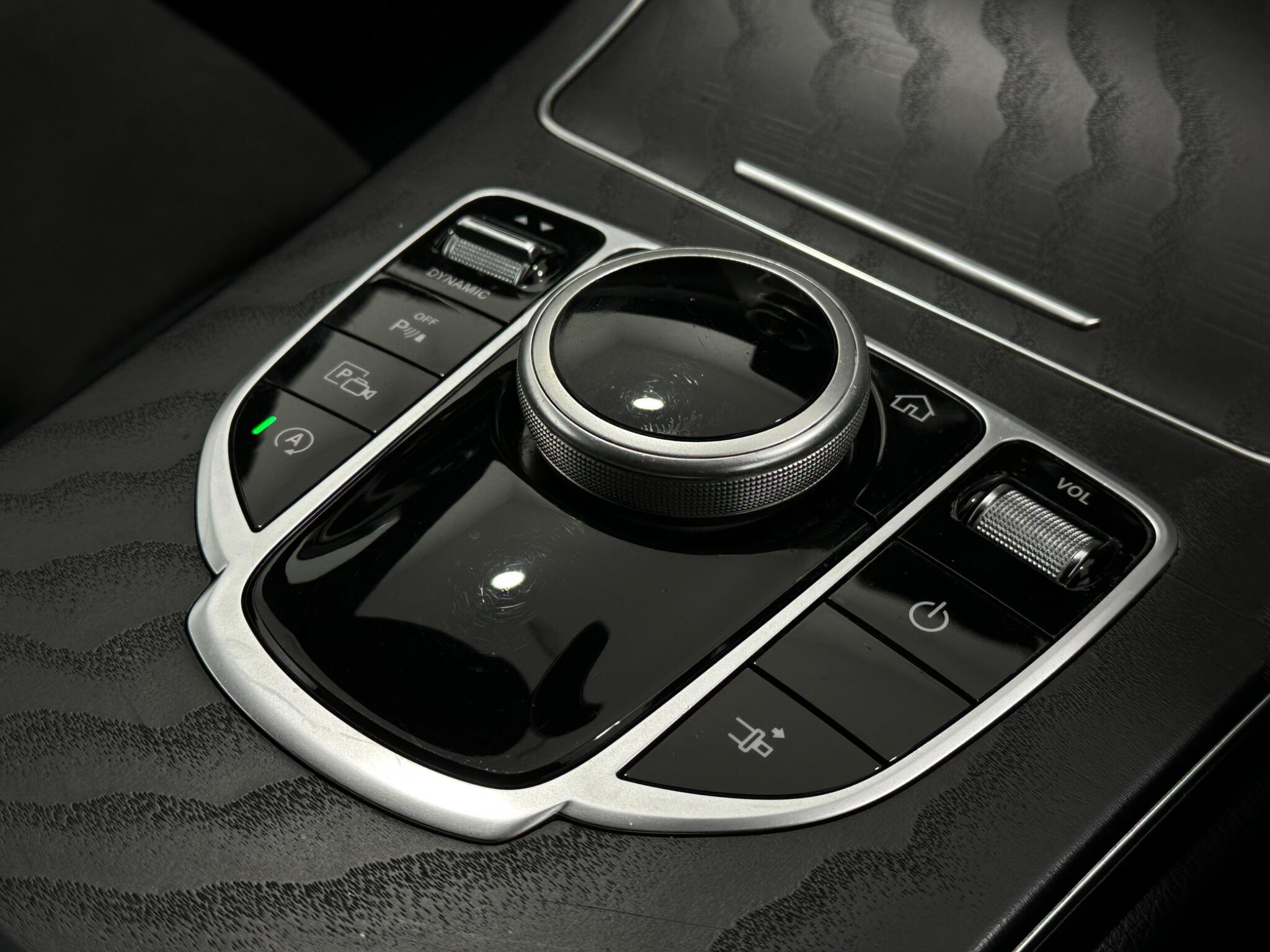 Mercedes-Benz C-Class view 22
