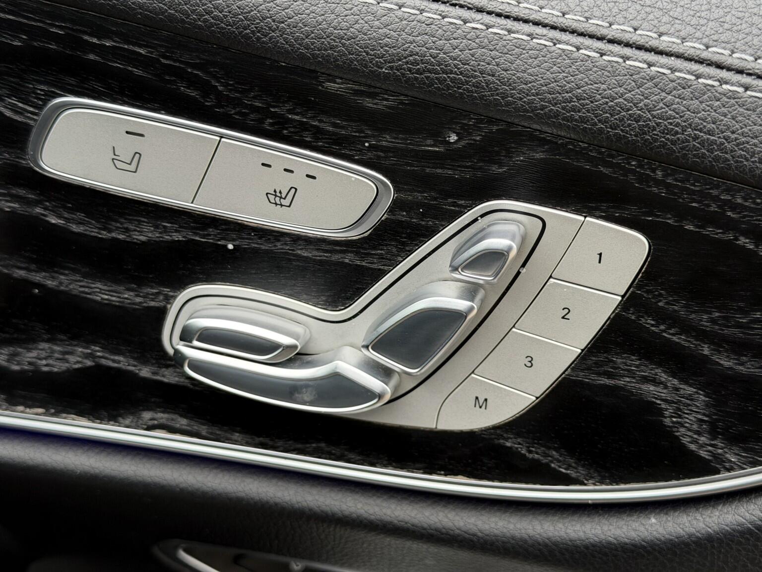 Mercedes-Benz E-Class view 32