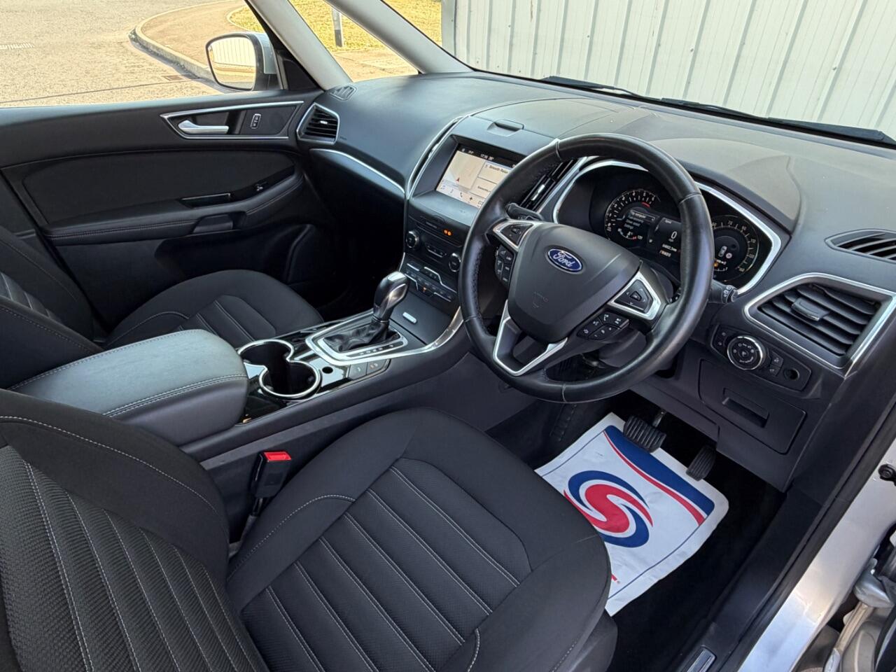 Ford Galaxy view 18