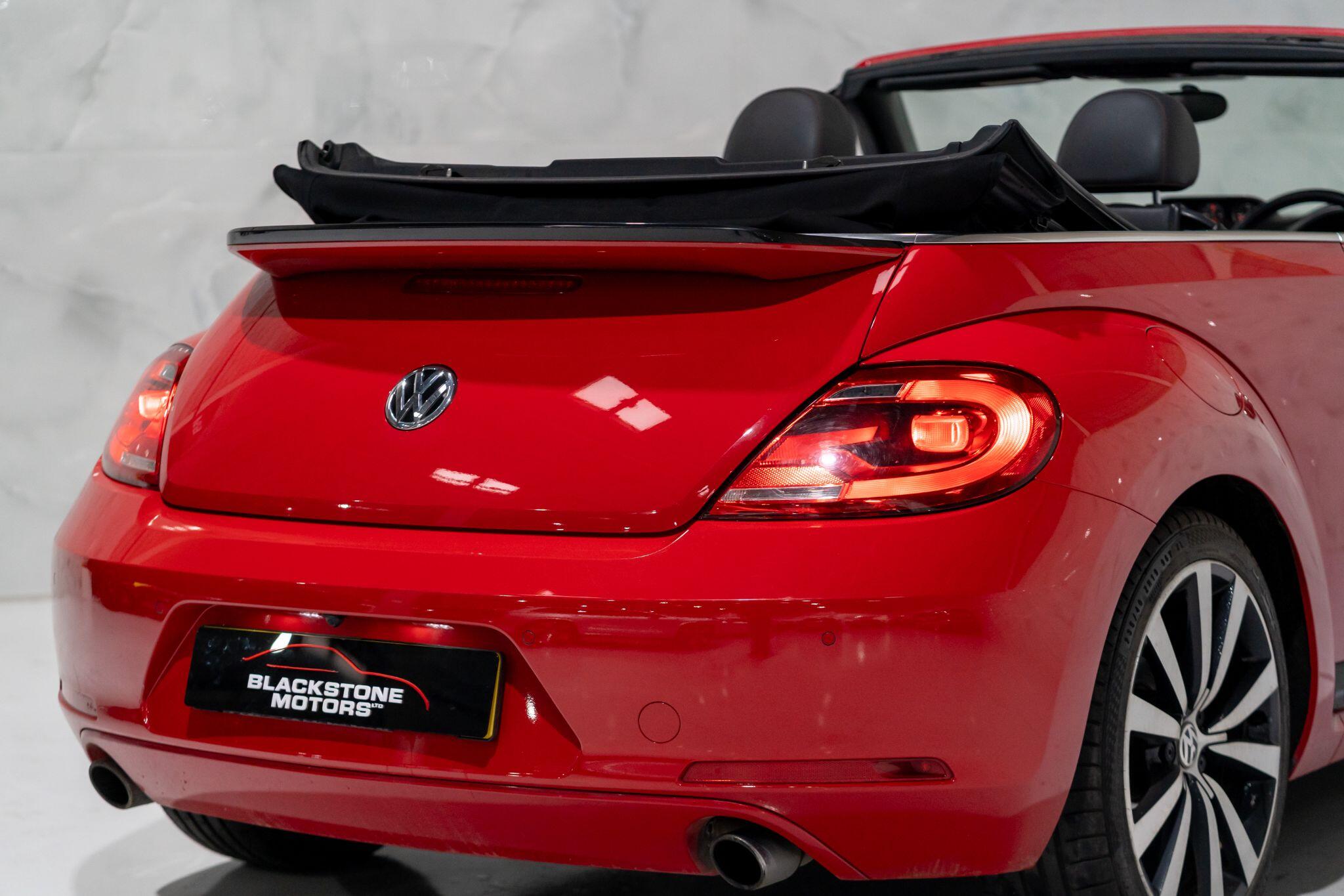 Volkswagen Beetle view 12