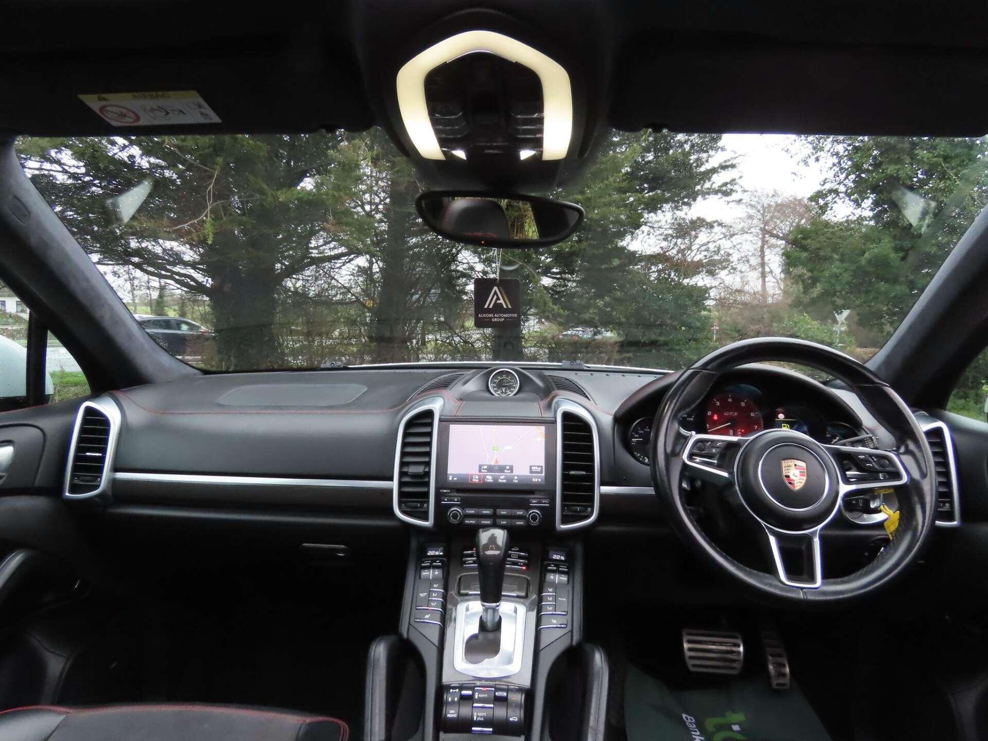 Porsche Cayenne view 8