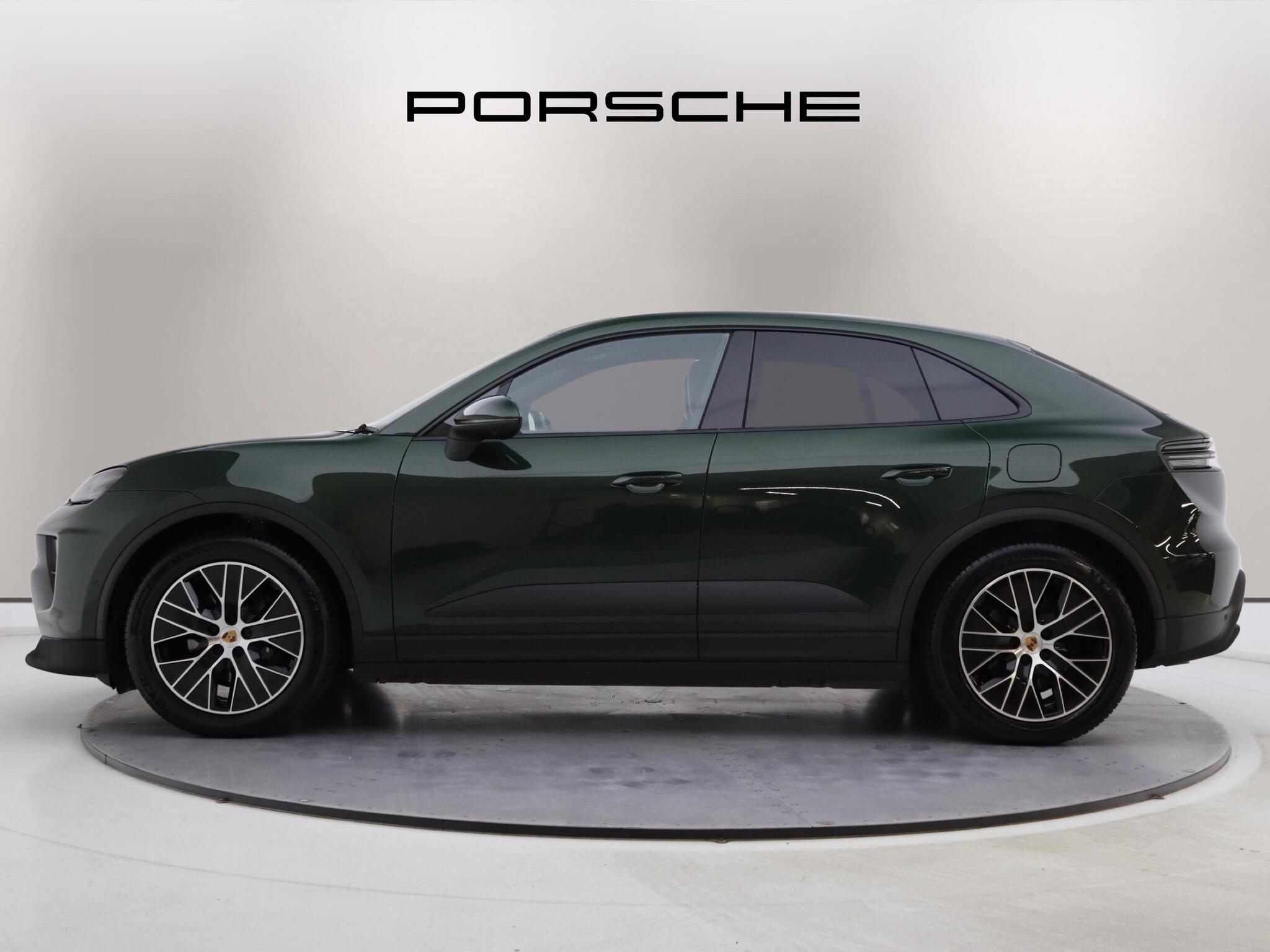 Porsche Macan view 4