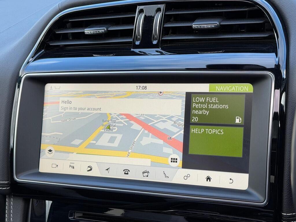 Jaguar F-Pace view 35