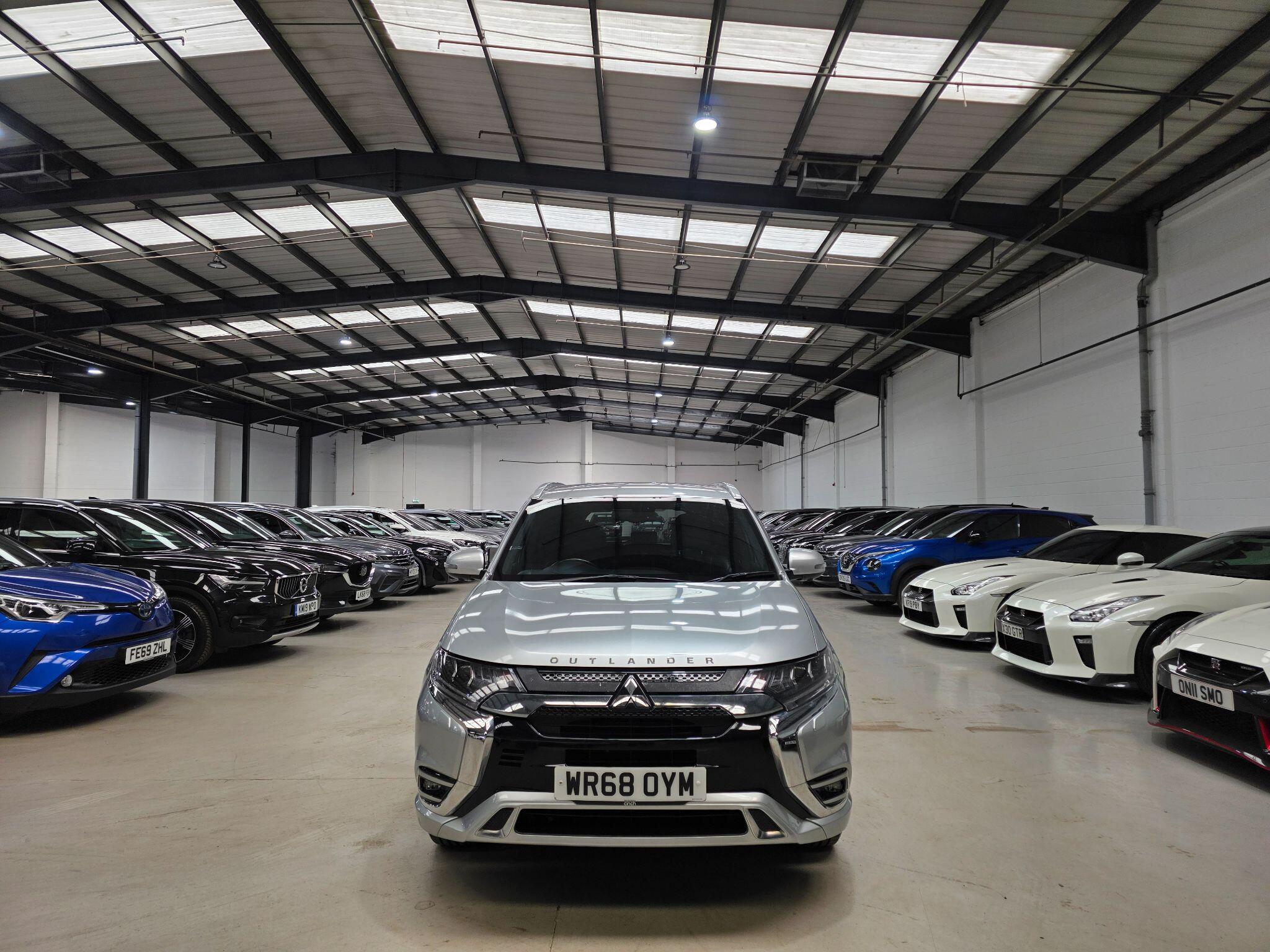 Mitsubishi Outlander view 2