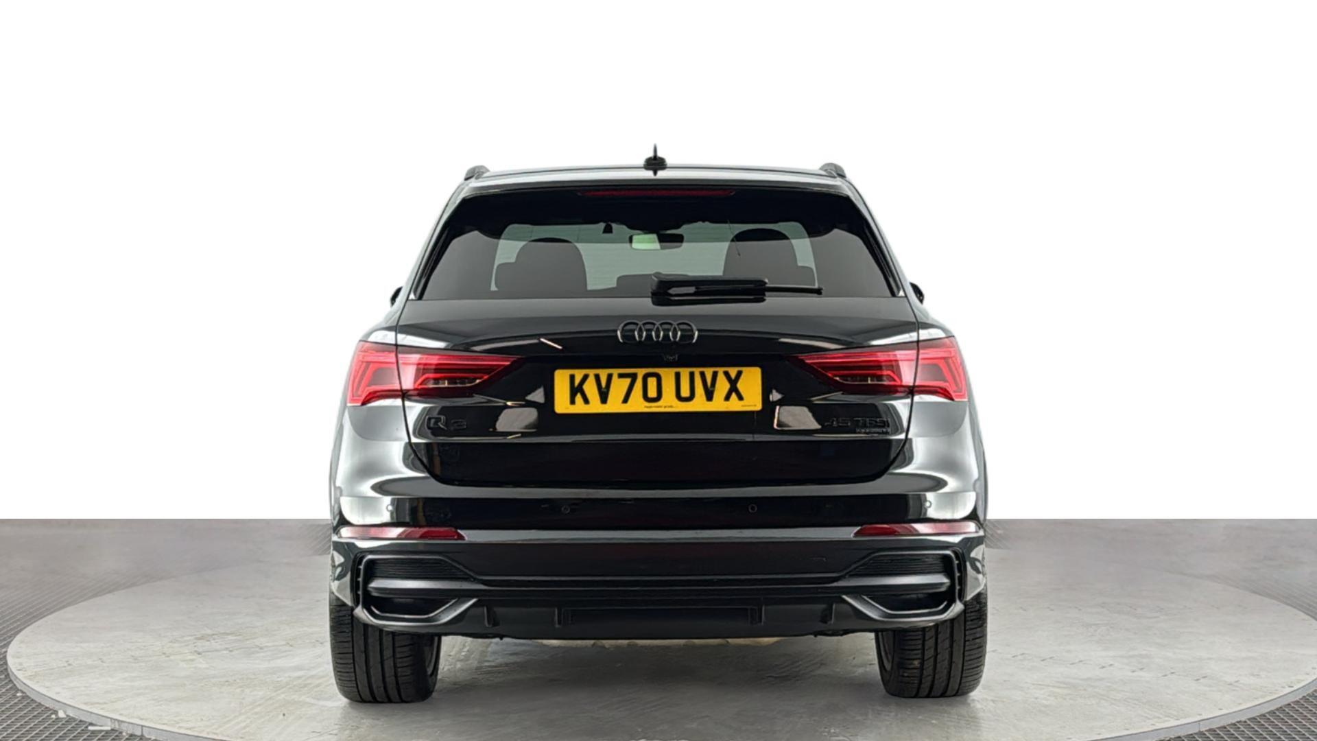 Audi Q3 view 5